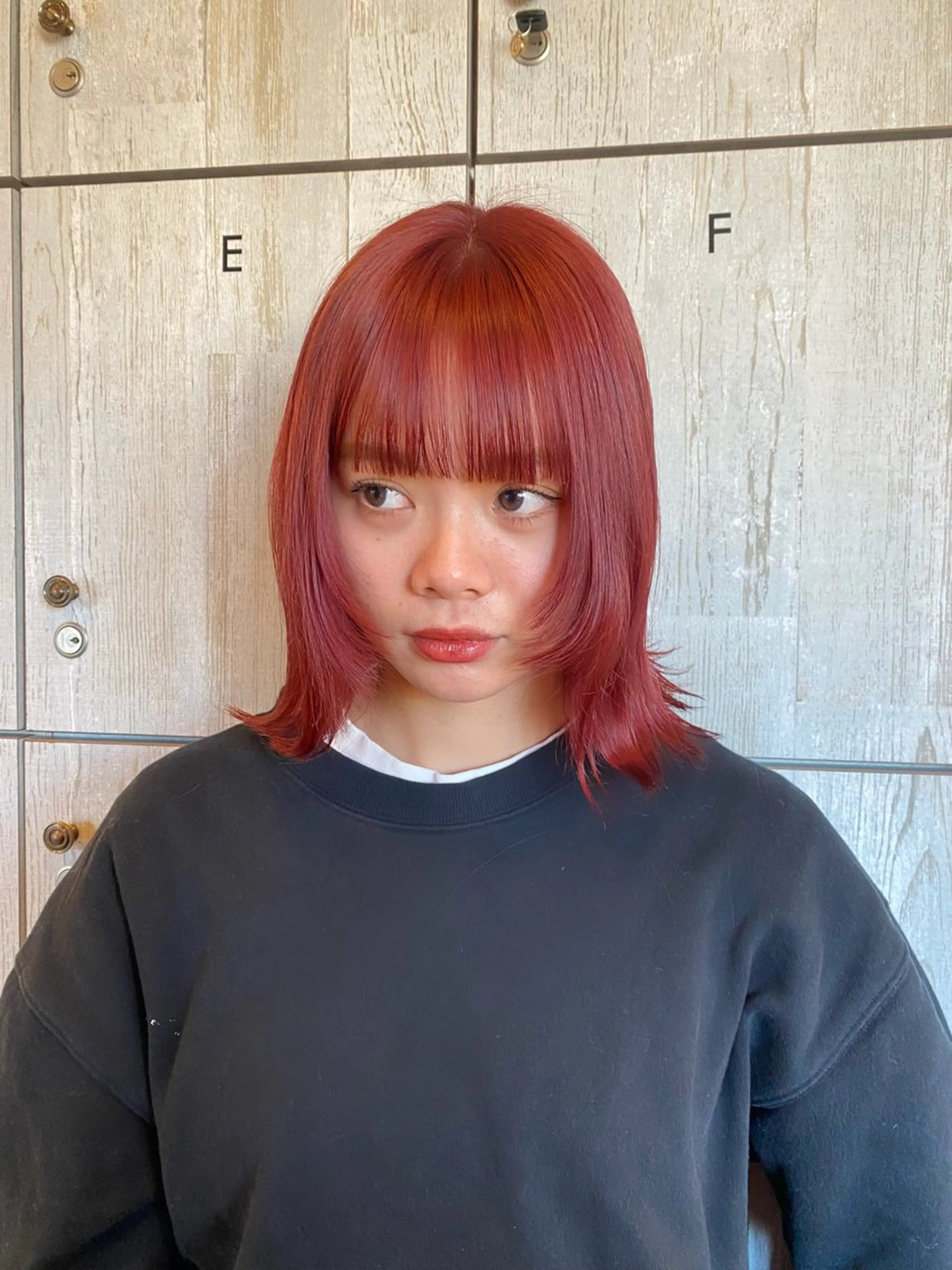 ミディアム カラー ブリーチ ケアブリーチ レッドカラー 顔まわりレイヤー 顔周りカット ブリーチ/ダブル カラー🧸こころのヘアスタイル