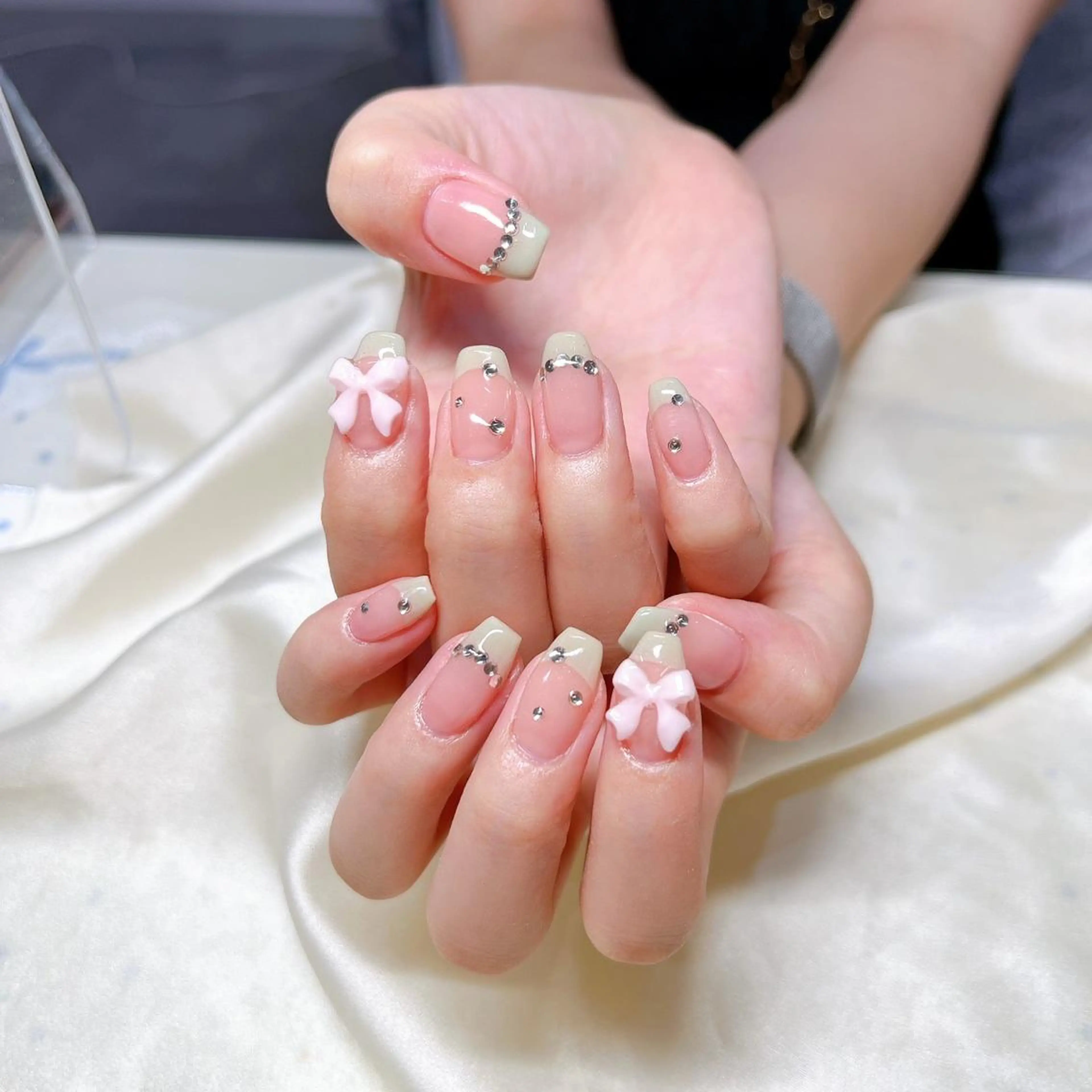 ネイル マツエク・マツパ アイブロウ 眉カラー 韓国風マツエク パリジェンヌラッシュリフト まつげパーマ ワンホンマツエク ハンドネイル Nail&eye Belire 新宿のネイルデザイン