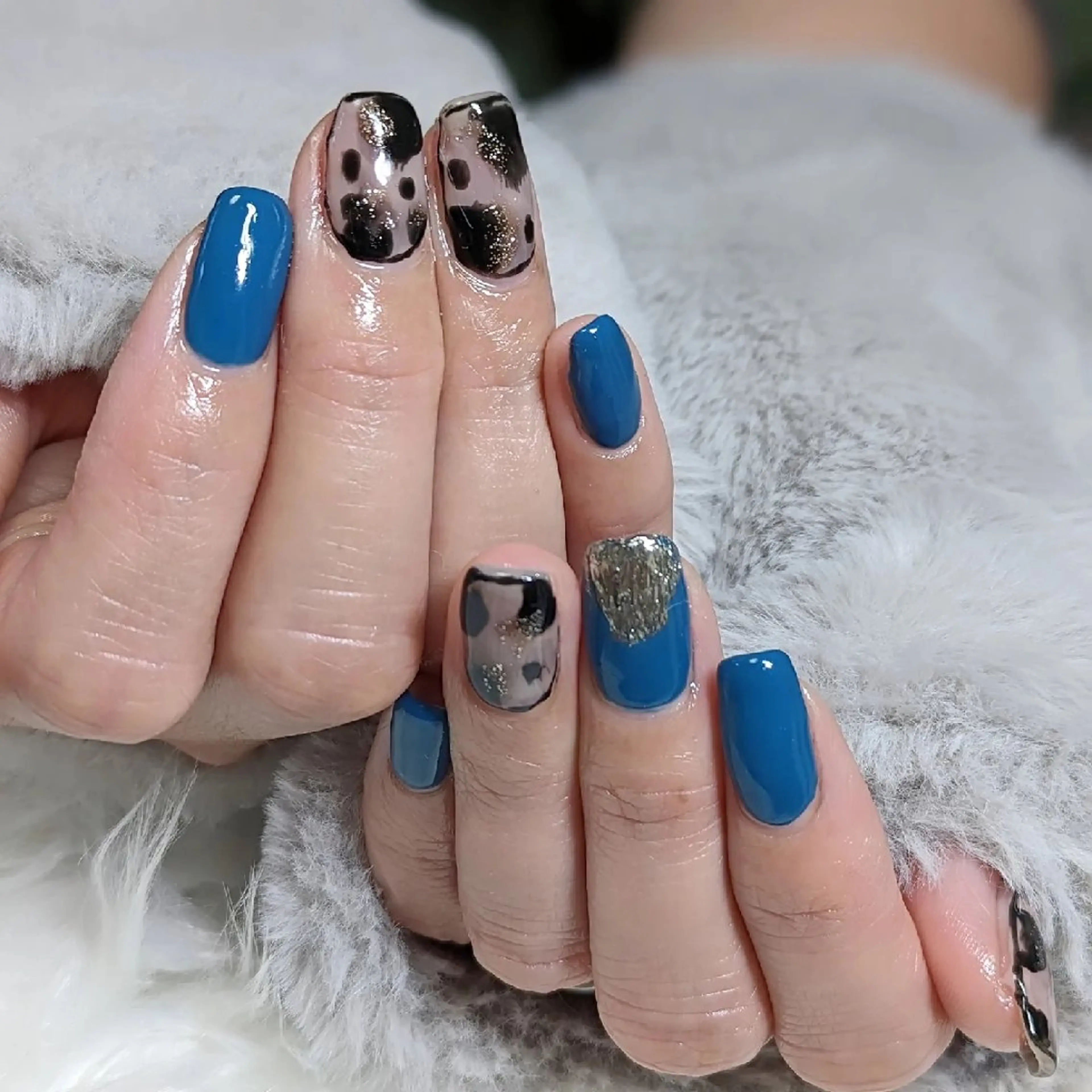 ネイル アニマル柄 ニュアンスネイル 冬ネイル m&pPrivate nailsalonのネイルデザイン