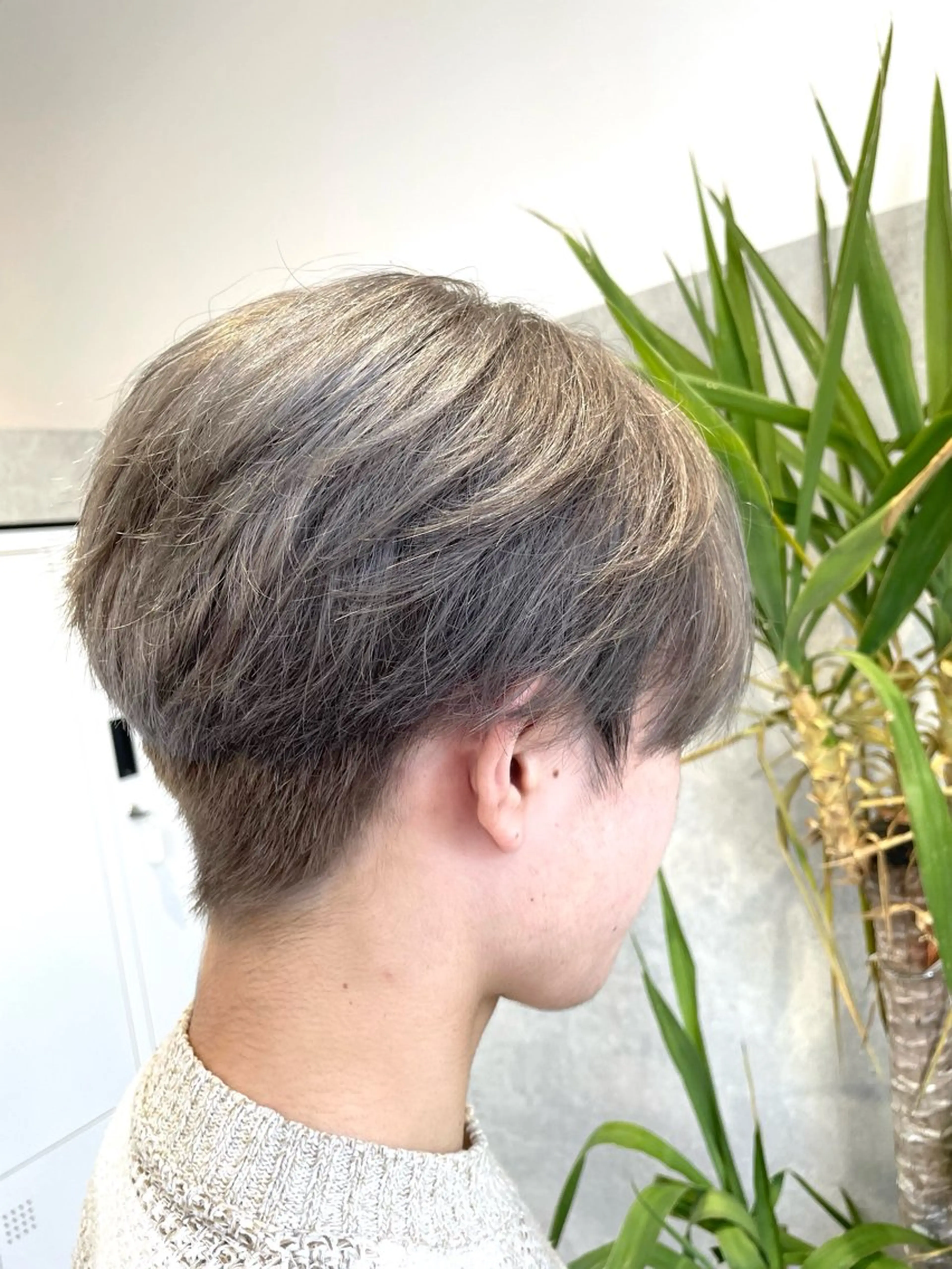 カラー メンズ メンズブリーチ ブリーチ グレージュ フリーシャ所属・マンツーマンサロン 💎MAHIROのヘアスタイル