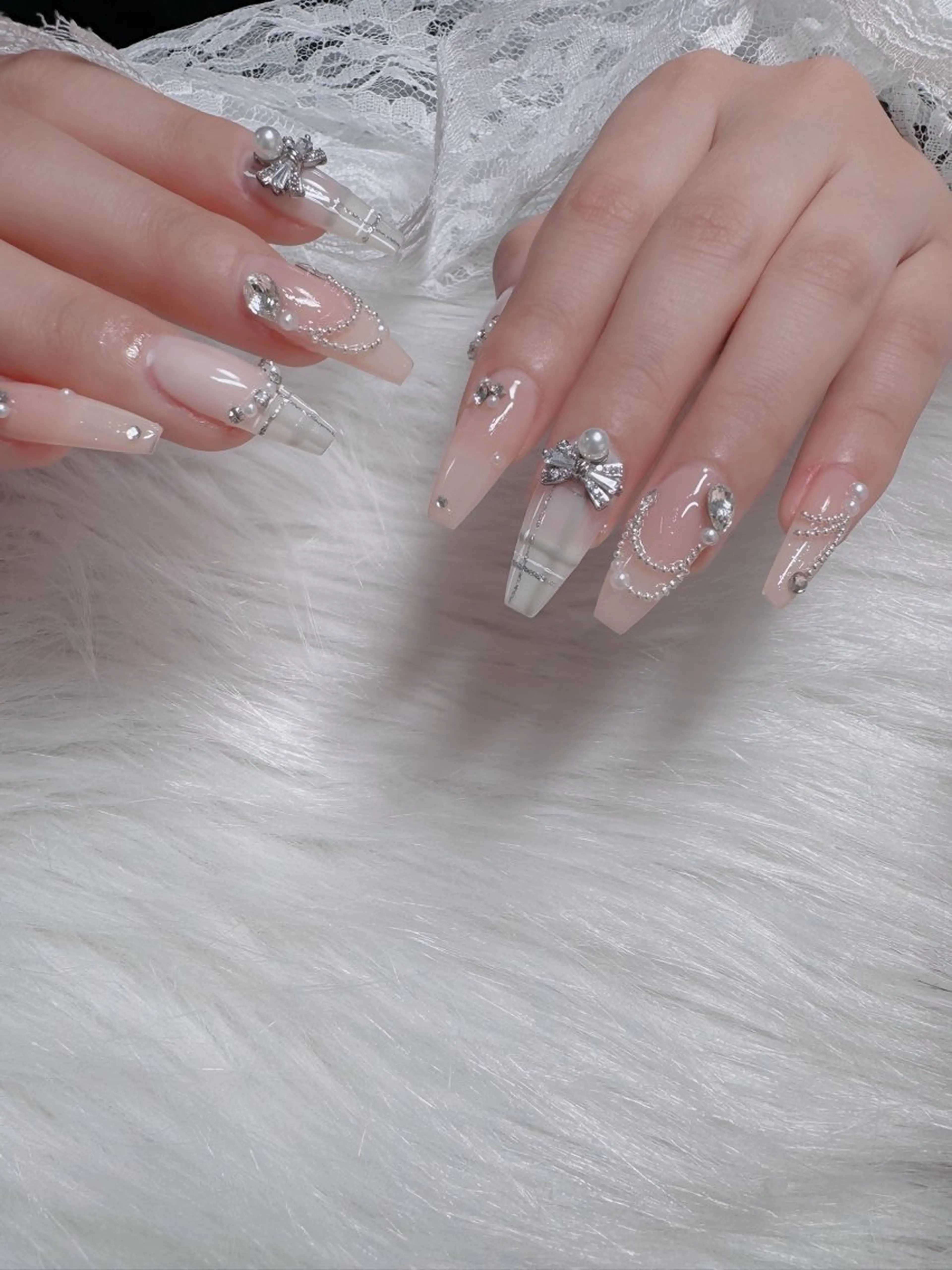 ネイル オーロラネイル フレンチネイル ジェルネイル ハロウィン キラキラネイル H.baby Nail Salonのネイルデザイン