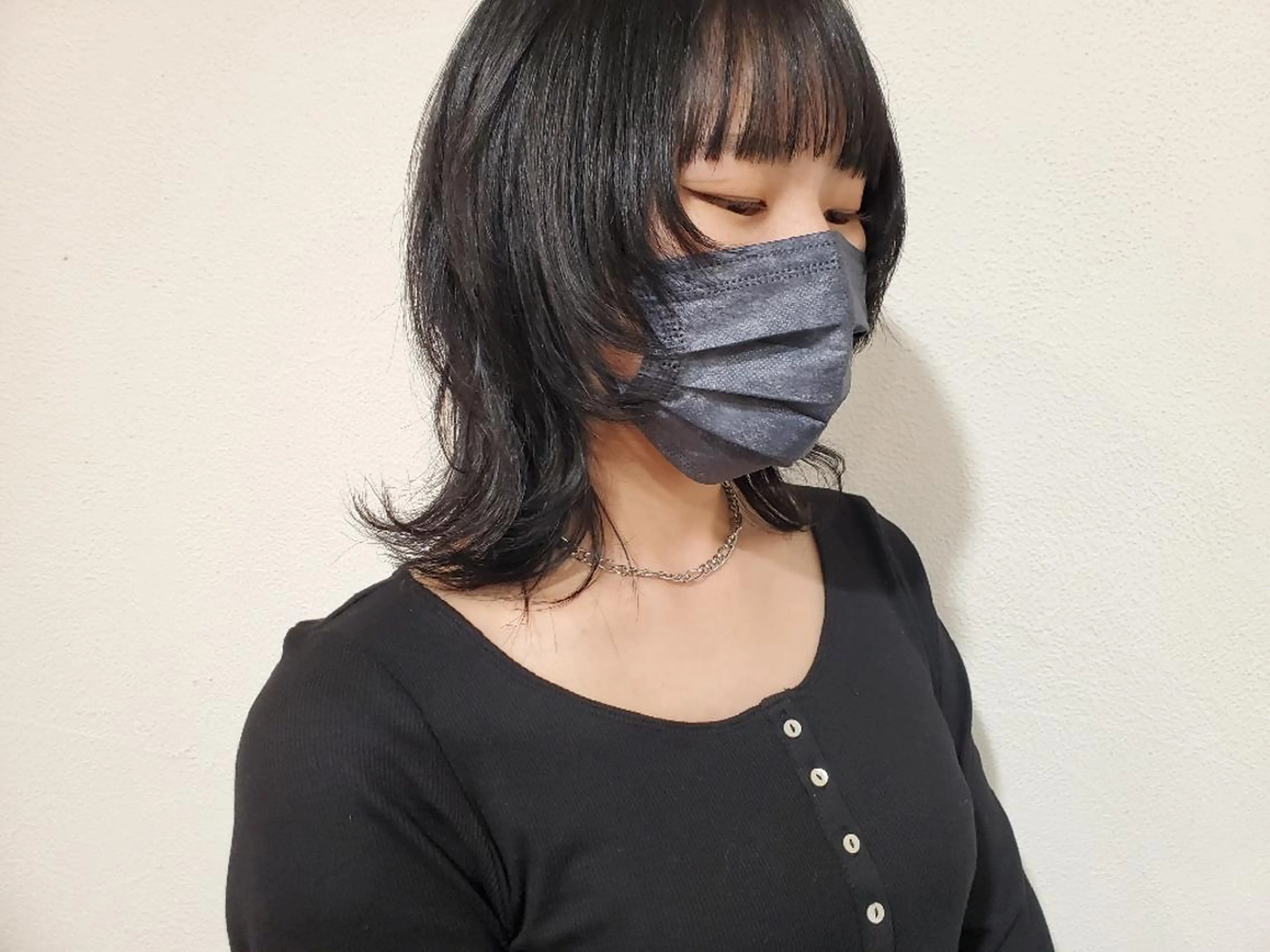 セミロング カラー 黒髪 レイヤーカット ウルフカット パ ルのヘアスタイル