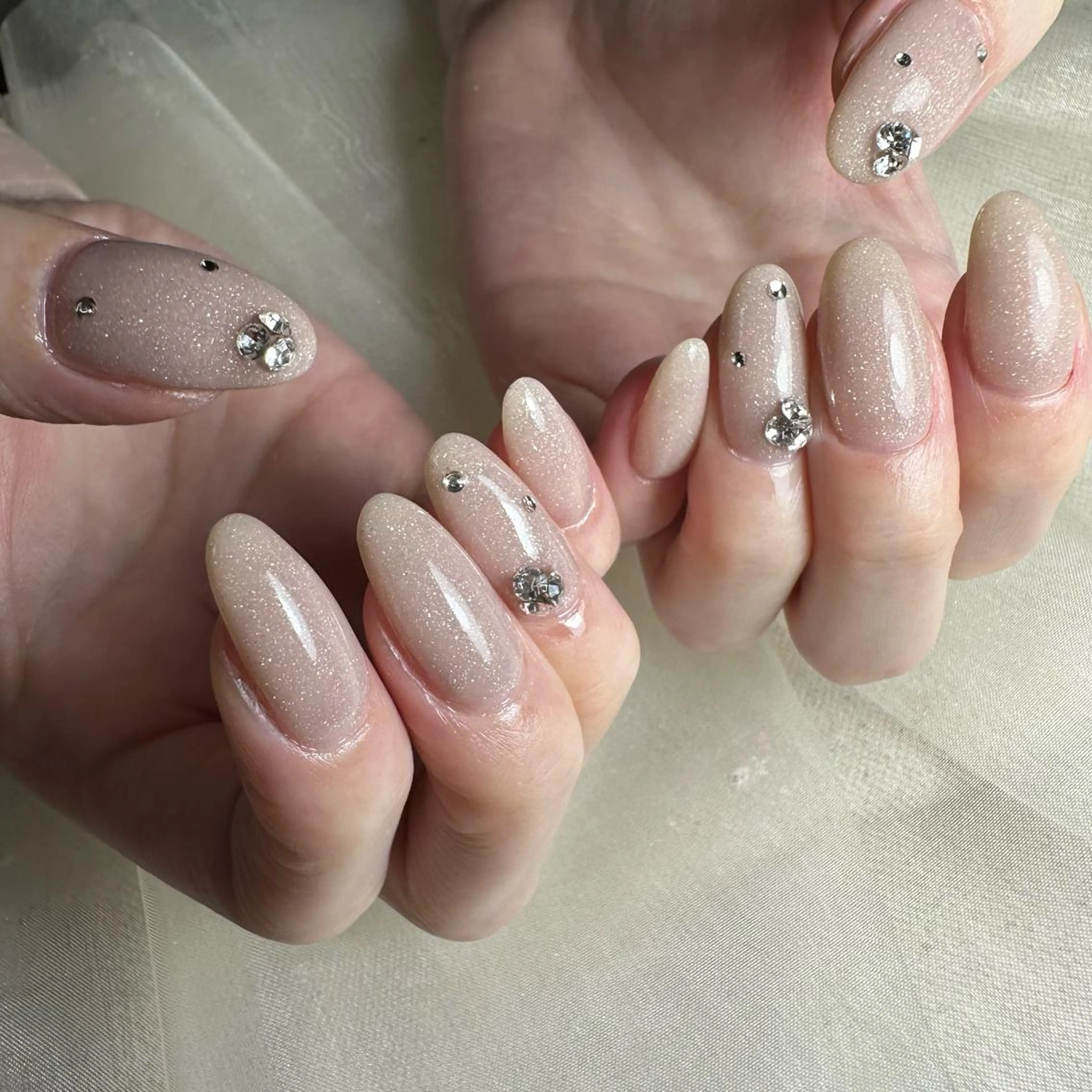 ネイル ストーンネイル repos~ルポ~所属・里見 麗のネイルデザイン