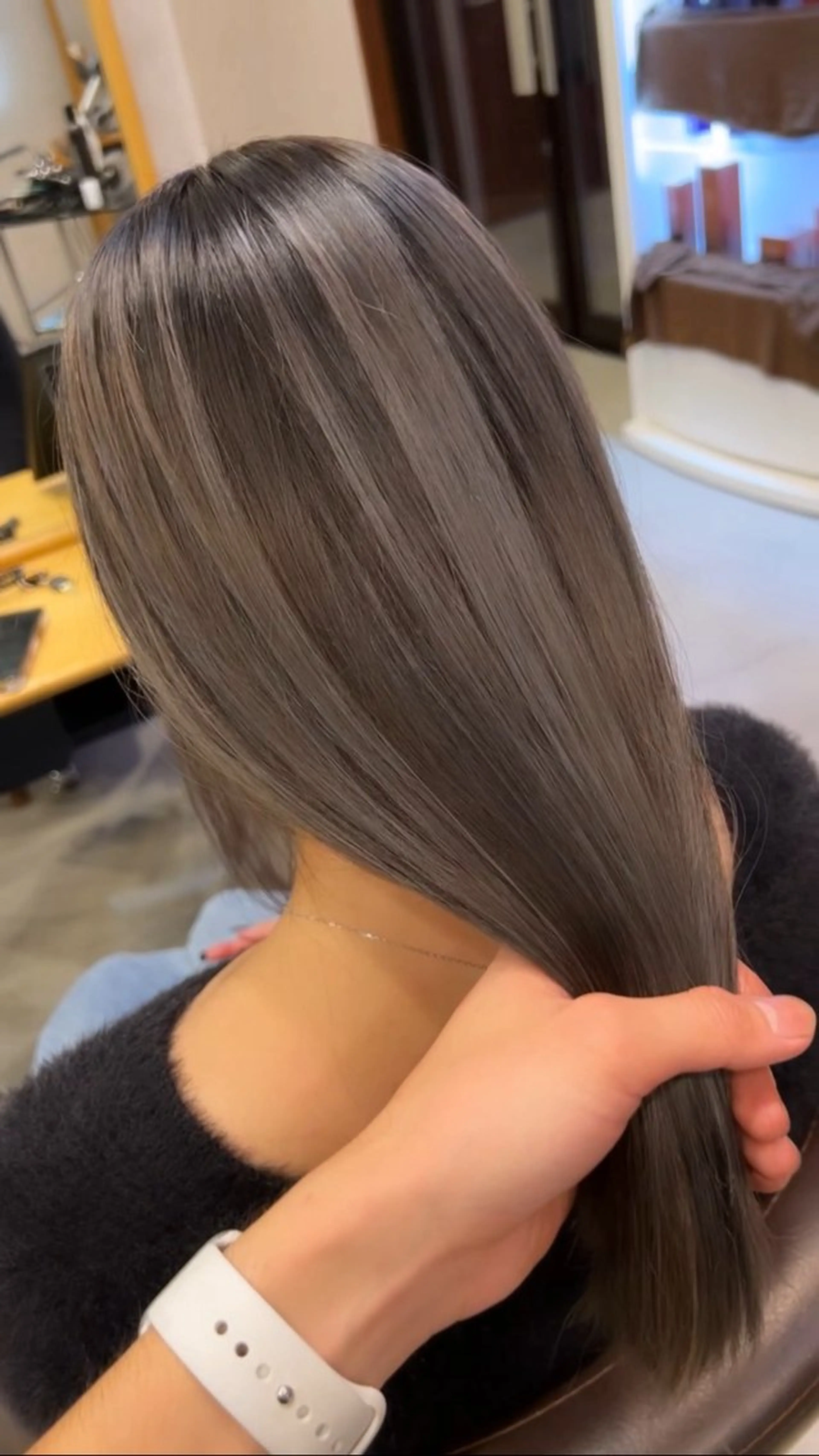 ロング カラー バレイヤージュ レイヤーカット QUON.伊勢崎店所属・ブリーチ＆ハイトーン 歌 心のヘアスタイル