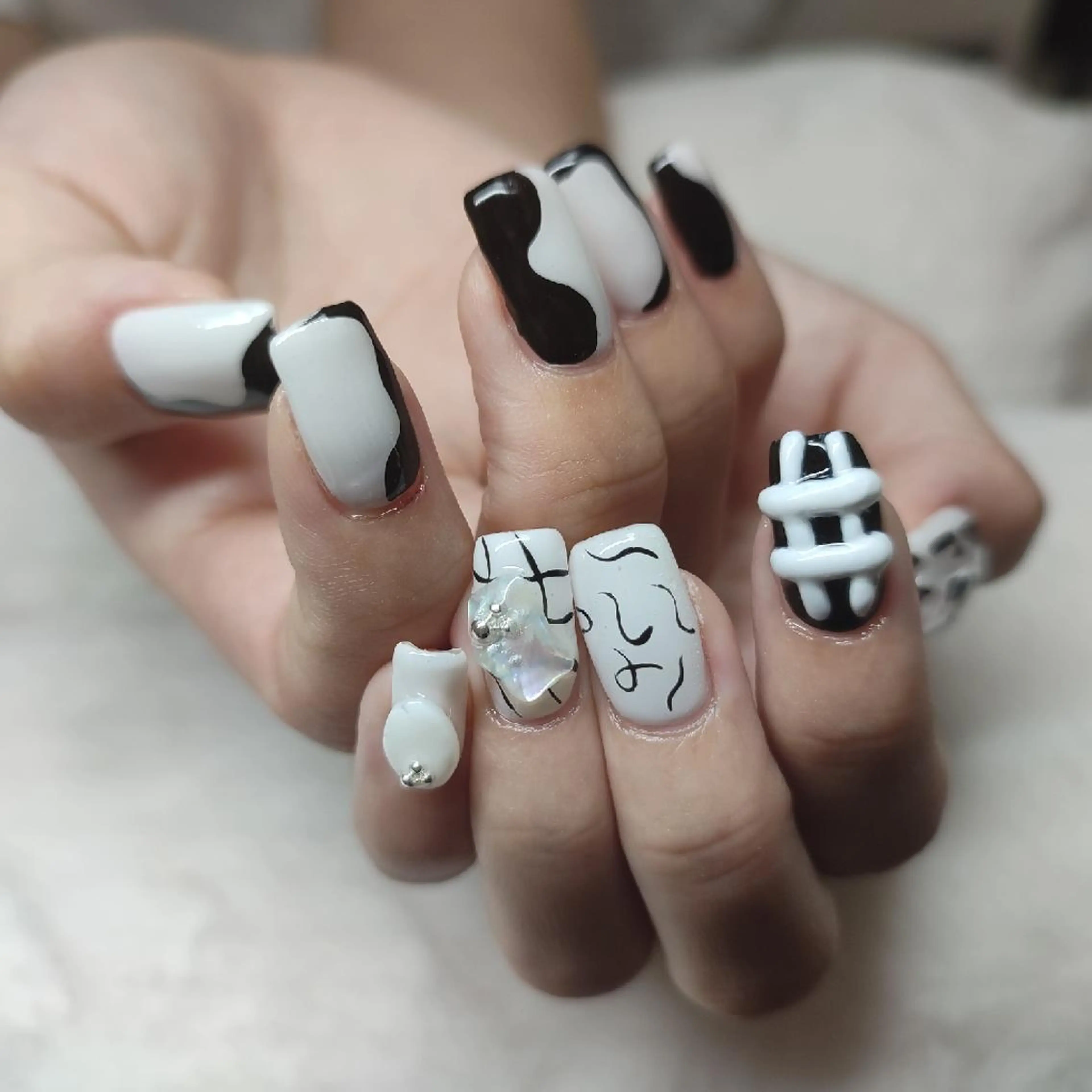 ネイル ハンドネイル RUNWAY 　　の眉毛・アイブロウイメージ