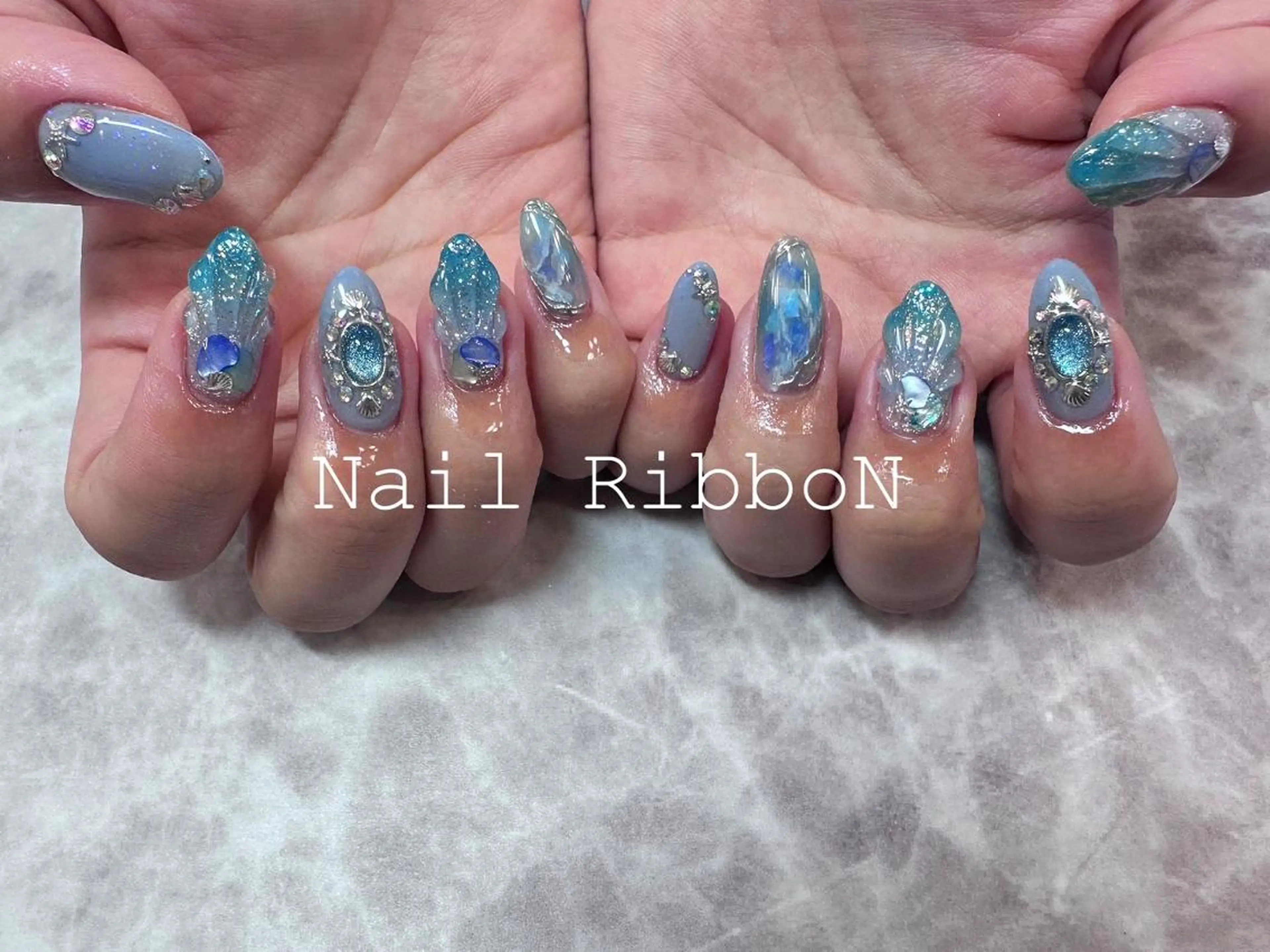 ネイル ネイルリボン 受付スタッフのネイルデザイン