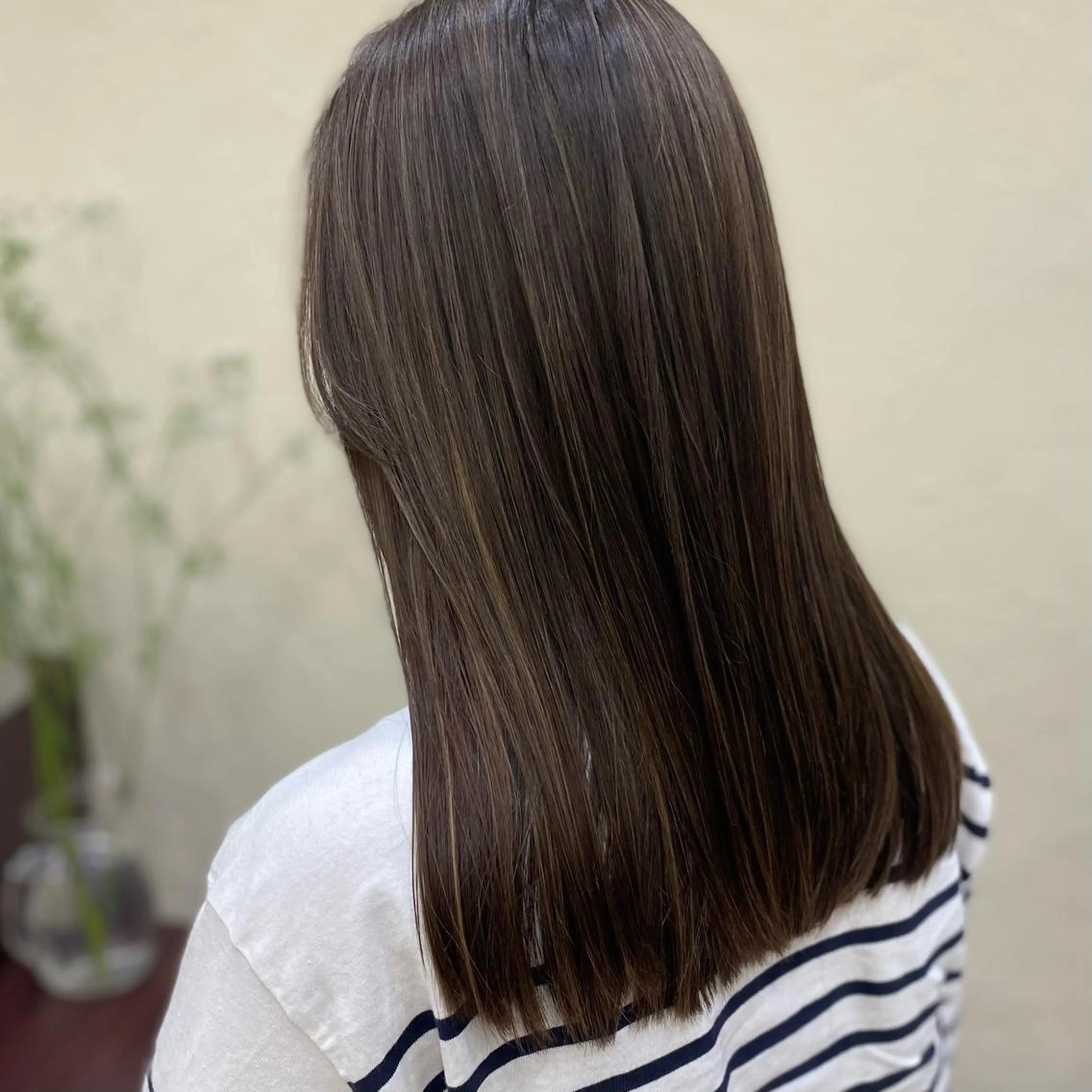 セミロング in'dexhair U所属・ブリーチ🌈ハイトー ンカラー ✨アニカ✨のヘアスタイル