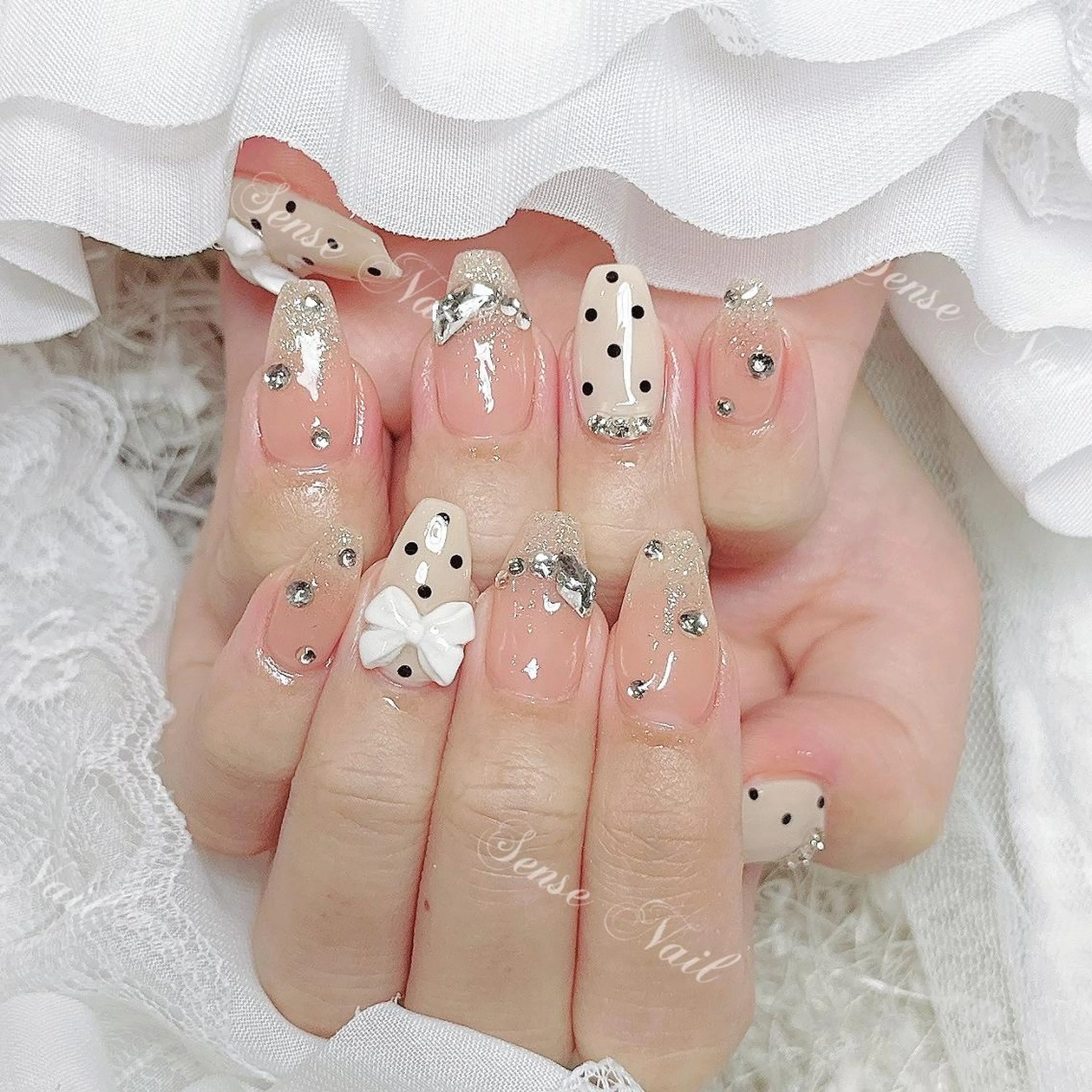 ネイル Queening 🦋のネイルデザイン