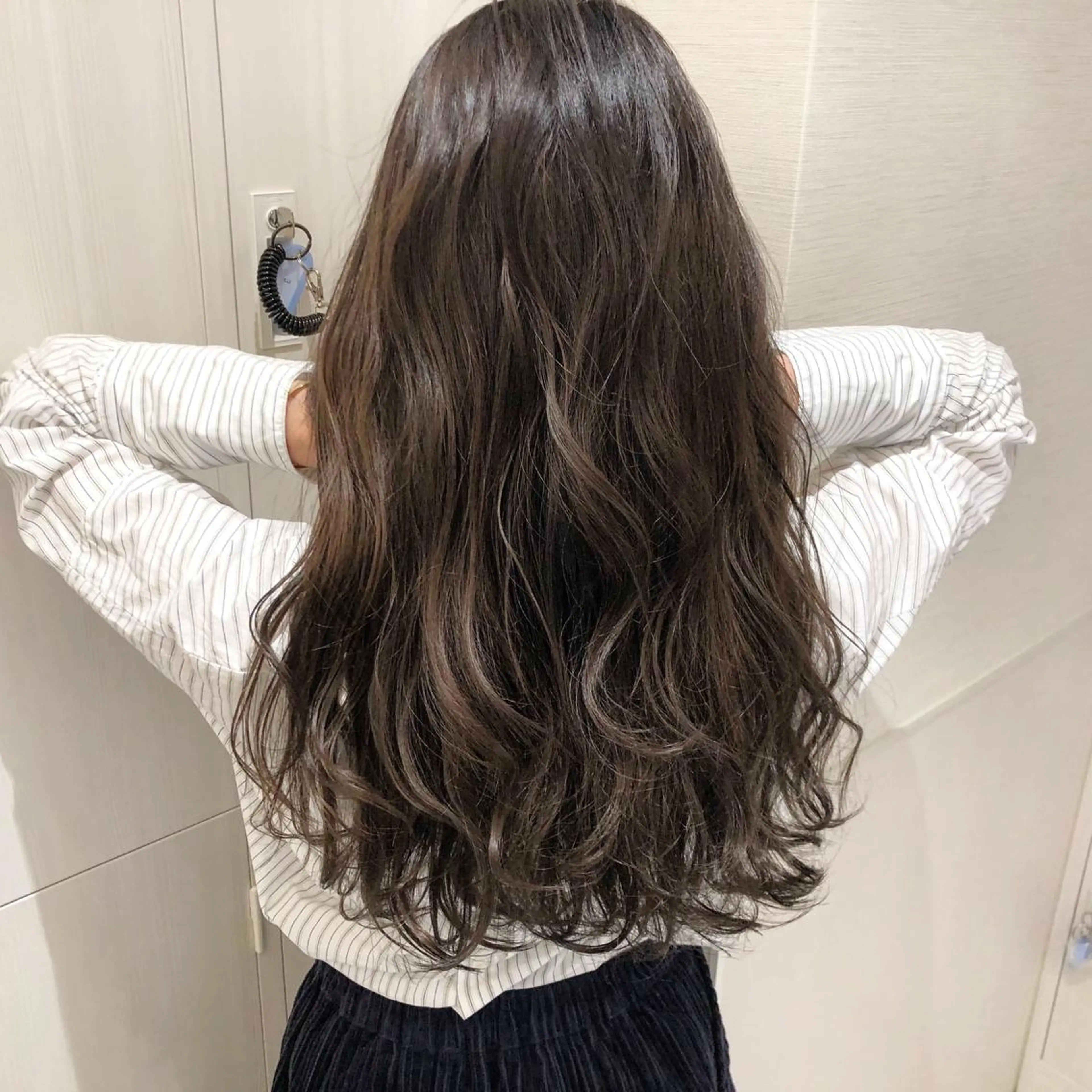 ロング カラー アディクシーカラー アッシュ バレイヤージュ 透明感カラー グラデーションカラー レイヤー/韓国/ 顔周り/しんやのヘアスタイル