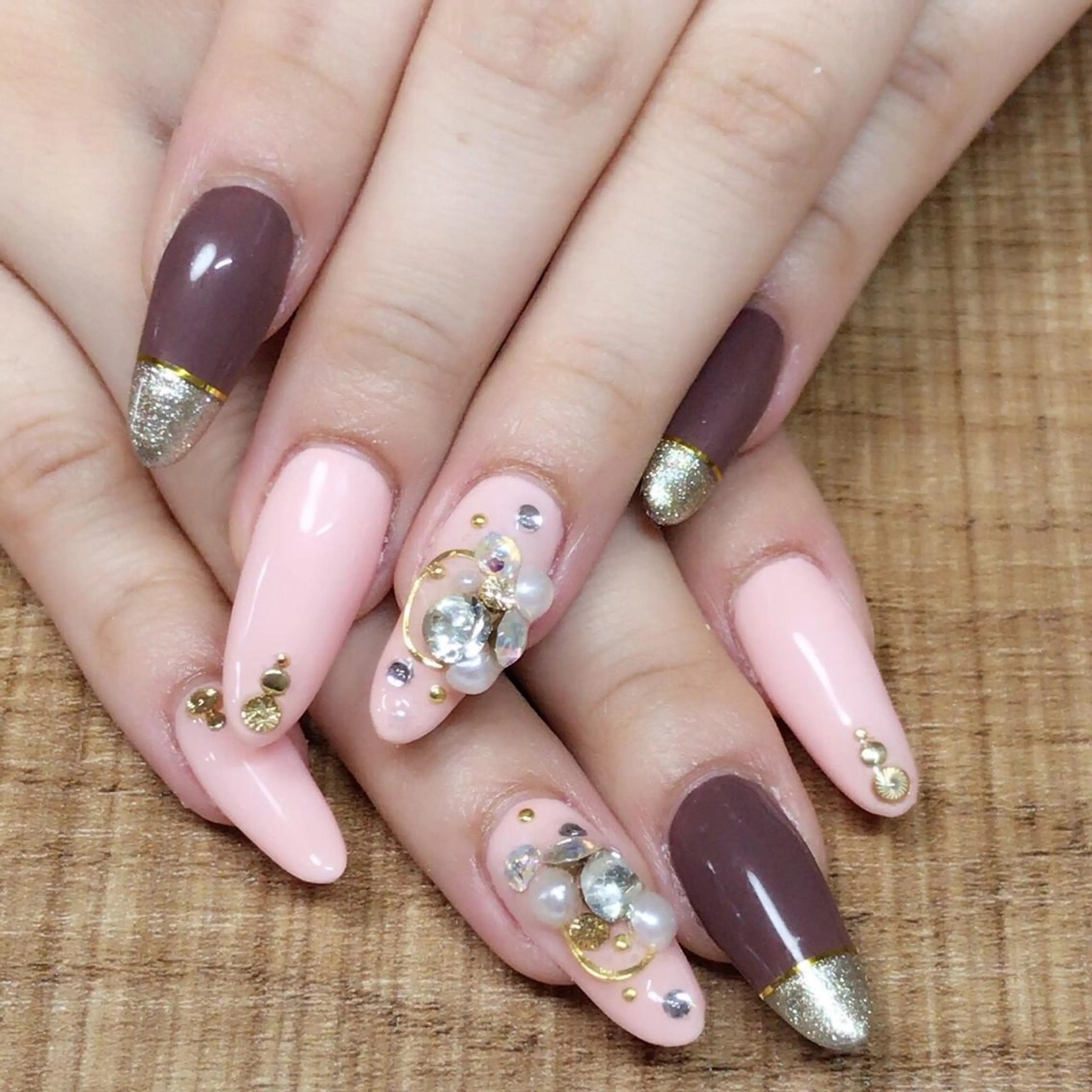 ネイル アートネイル 長さ出し 安藤 Charlotteのネイルデザイン