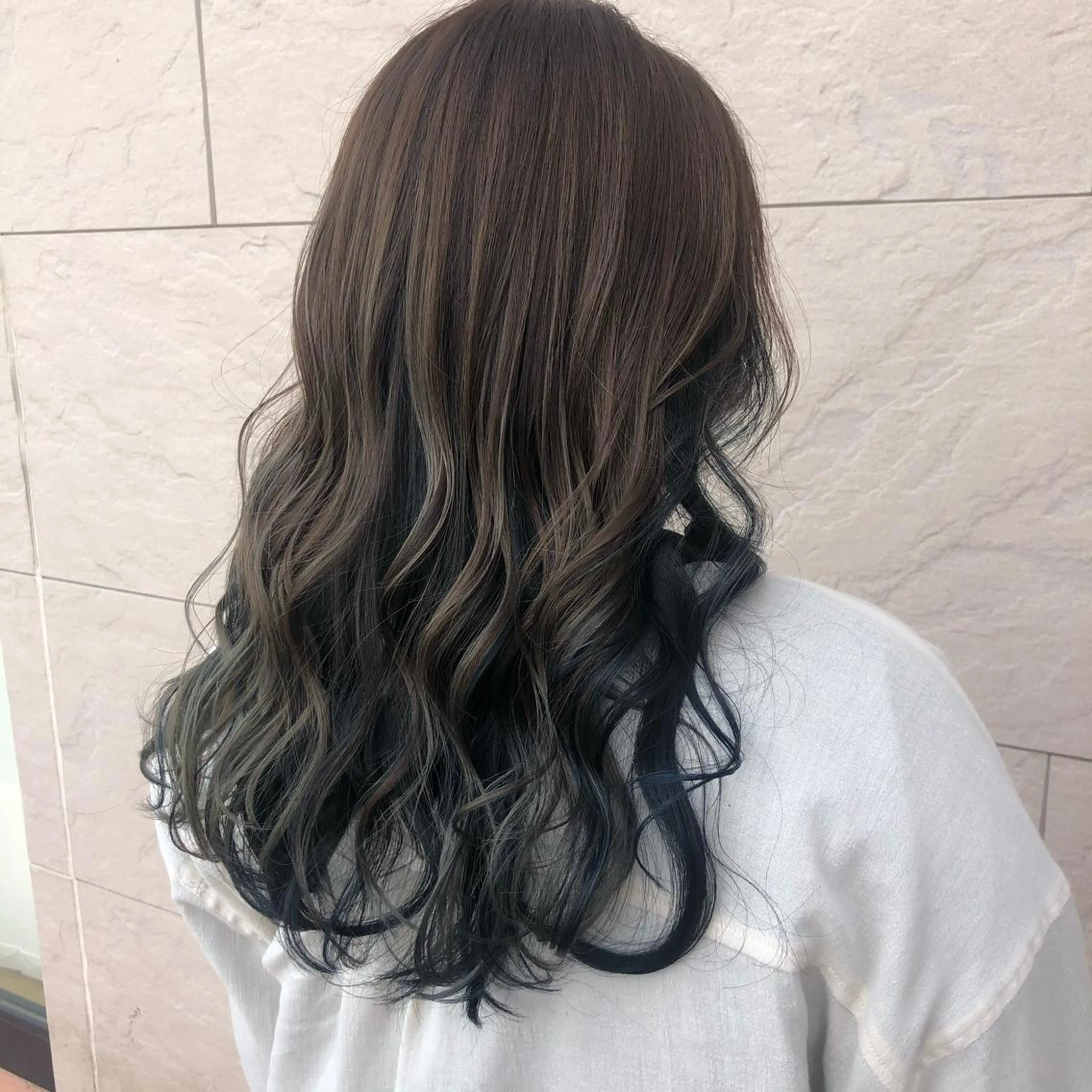 カラー インナーカラー カット ヘアカラー toiro所属・塩澤 悠希のヘアスタイル