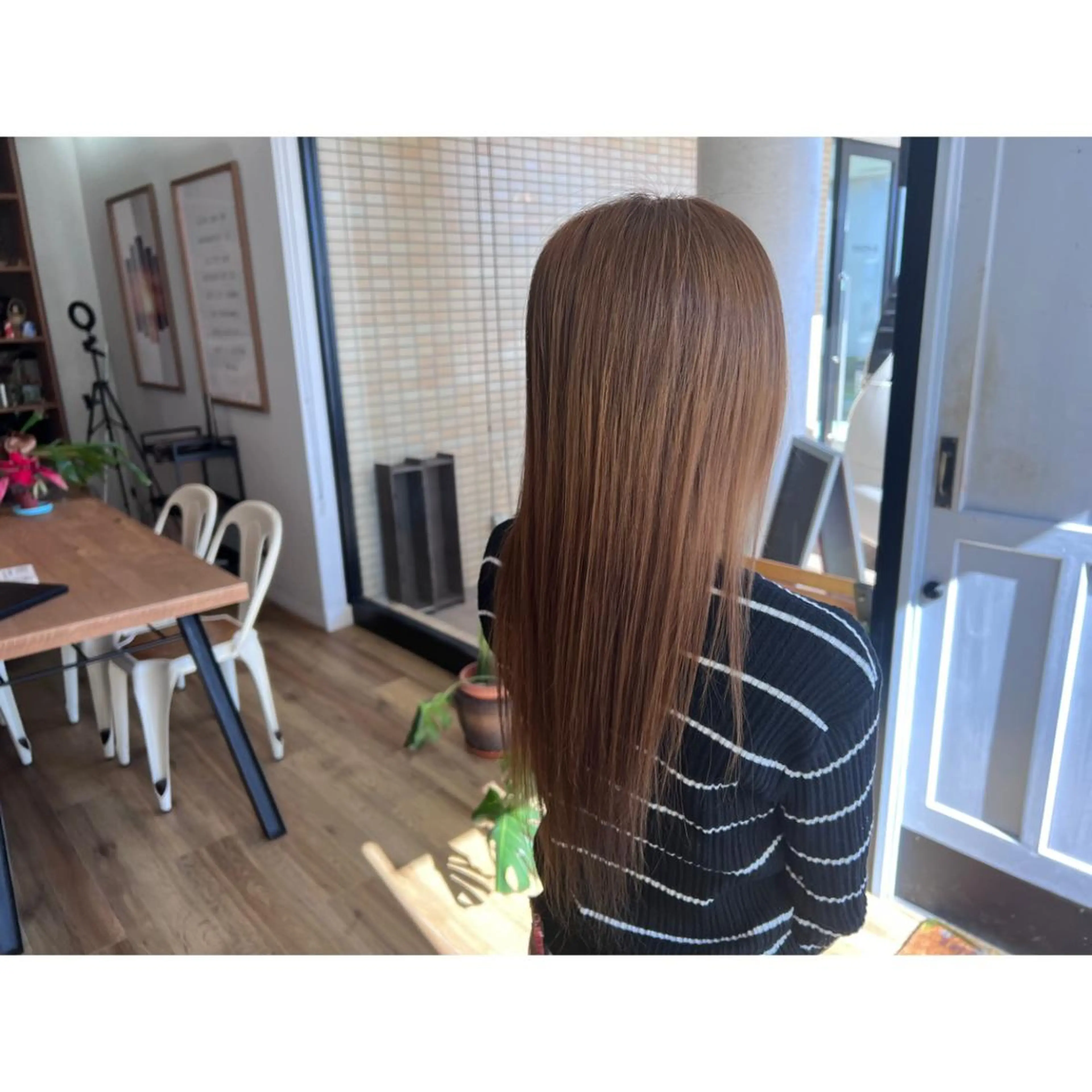 ロング カラー アッシュ ベージュカラー ヘアカラー トリートメント ツキダテ ユイのヘアスタイル