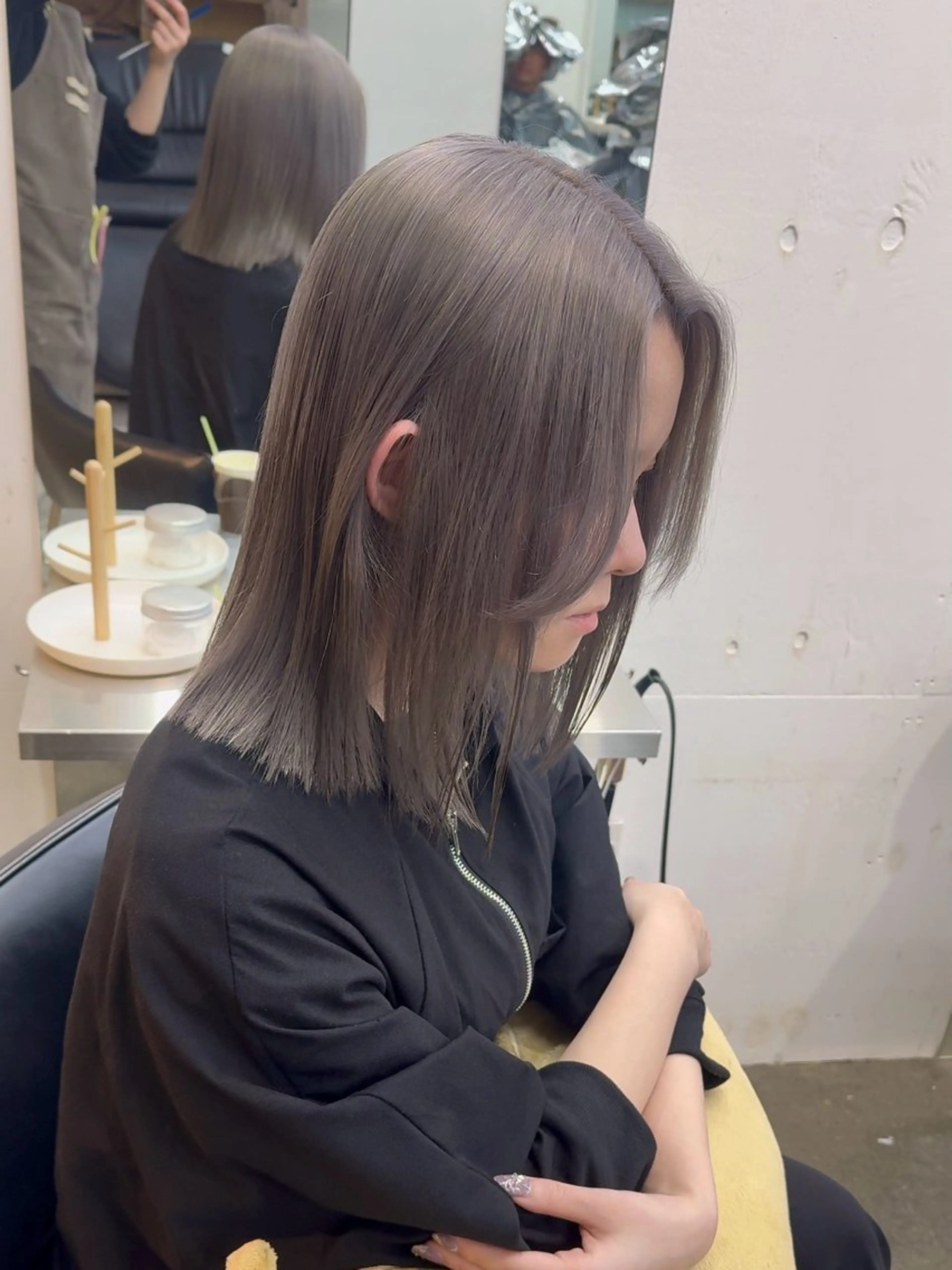 ミディアム カラー グレージュ シルバー シルバーグレージュ ヘアカラー 新宿 似合わせカラー HINAのヘアスタイル