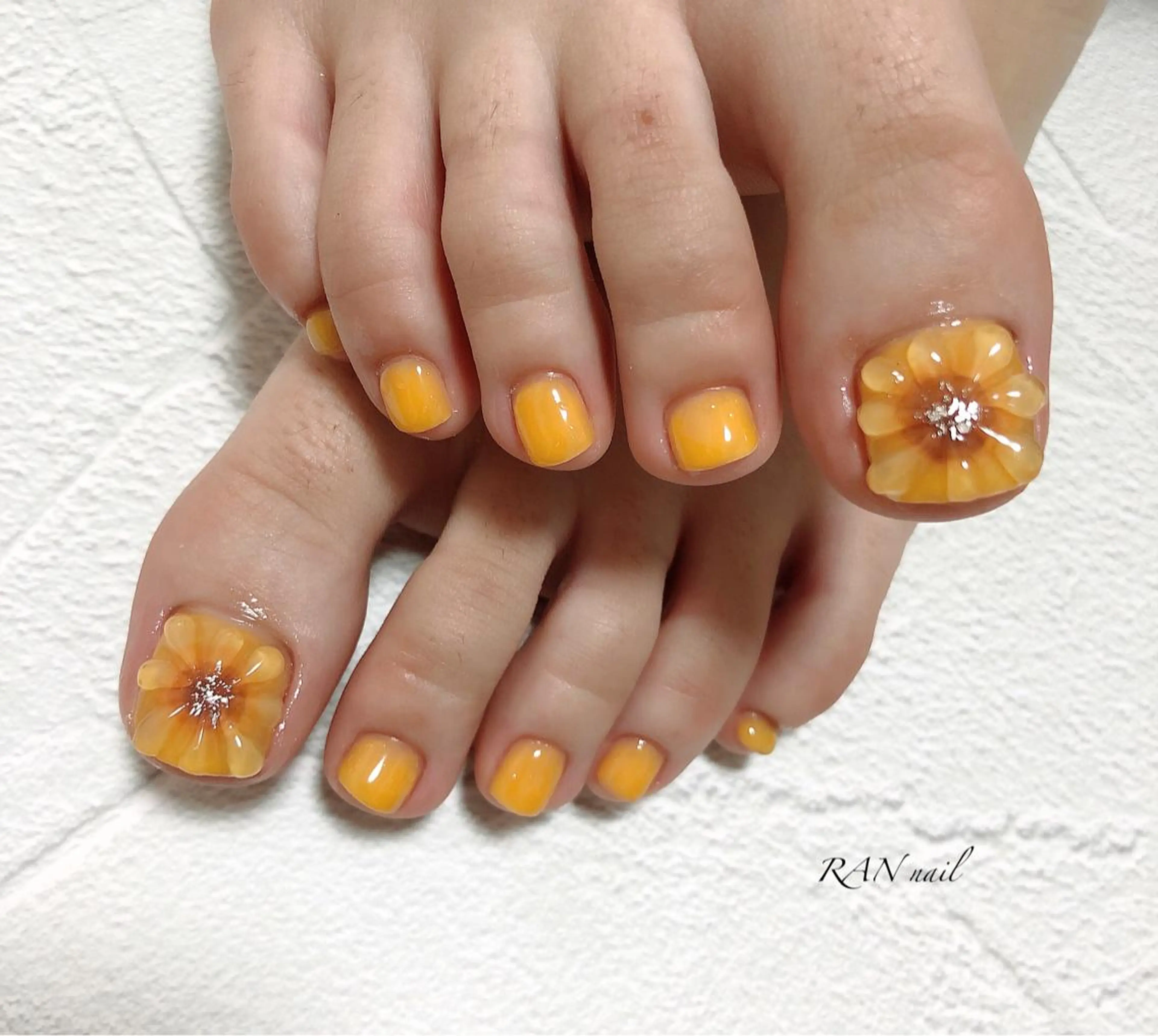 ネイル フラワーネイル ジェルネイル キラキラネイル オレンジ ぷっくりネイル ハンドネイル フットネイル RAN nail 〜ランネイル〜所属・RAN nailのネイルデザイン