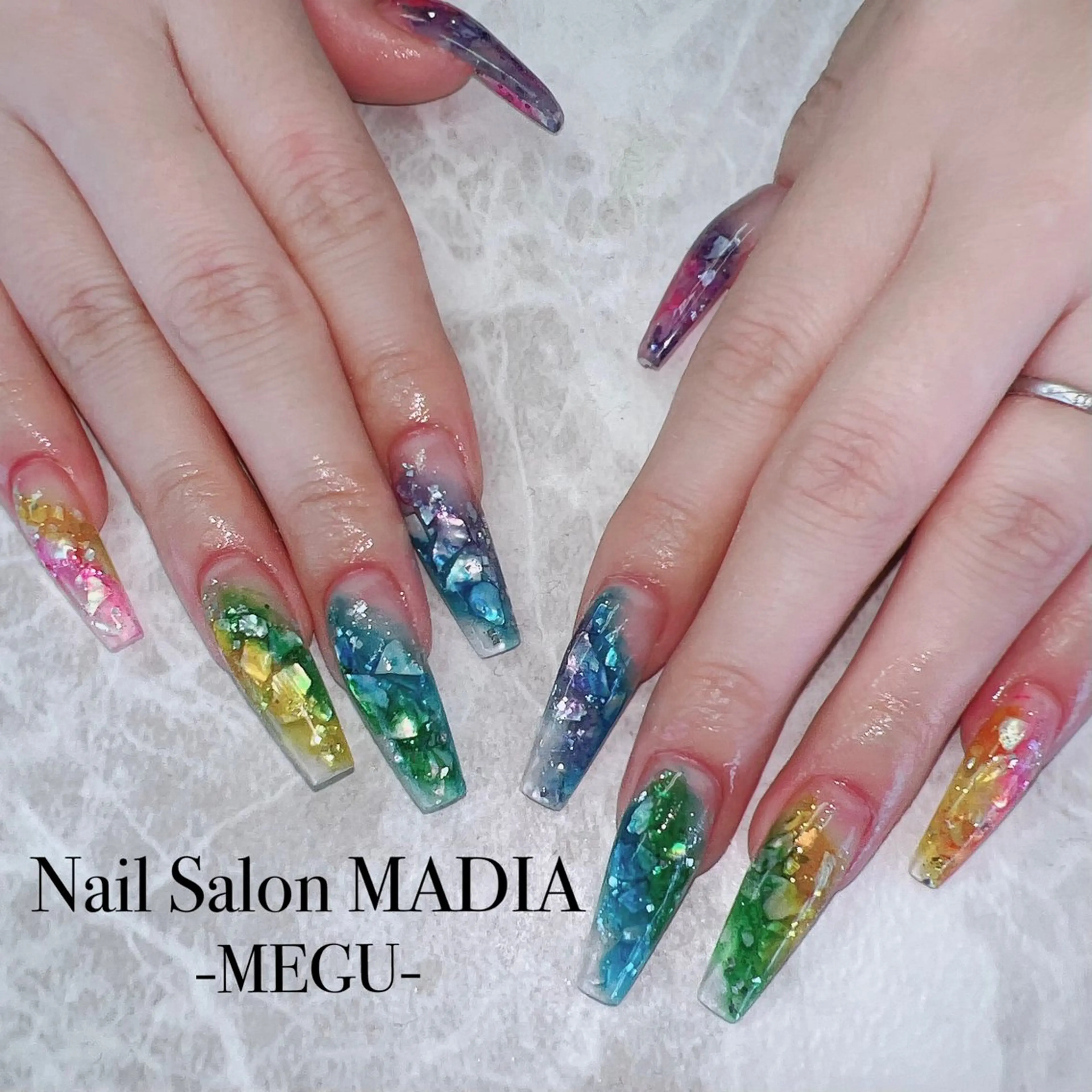 ネイル MADIA藤沢所属・MADIA MEGUのネイルデザイン