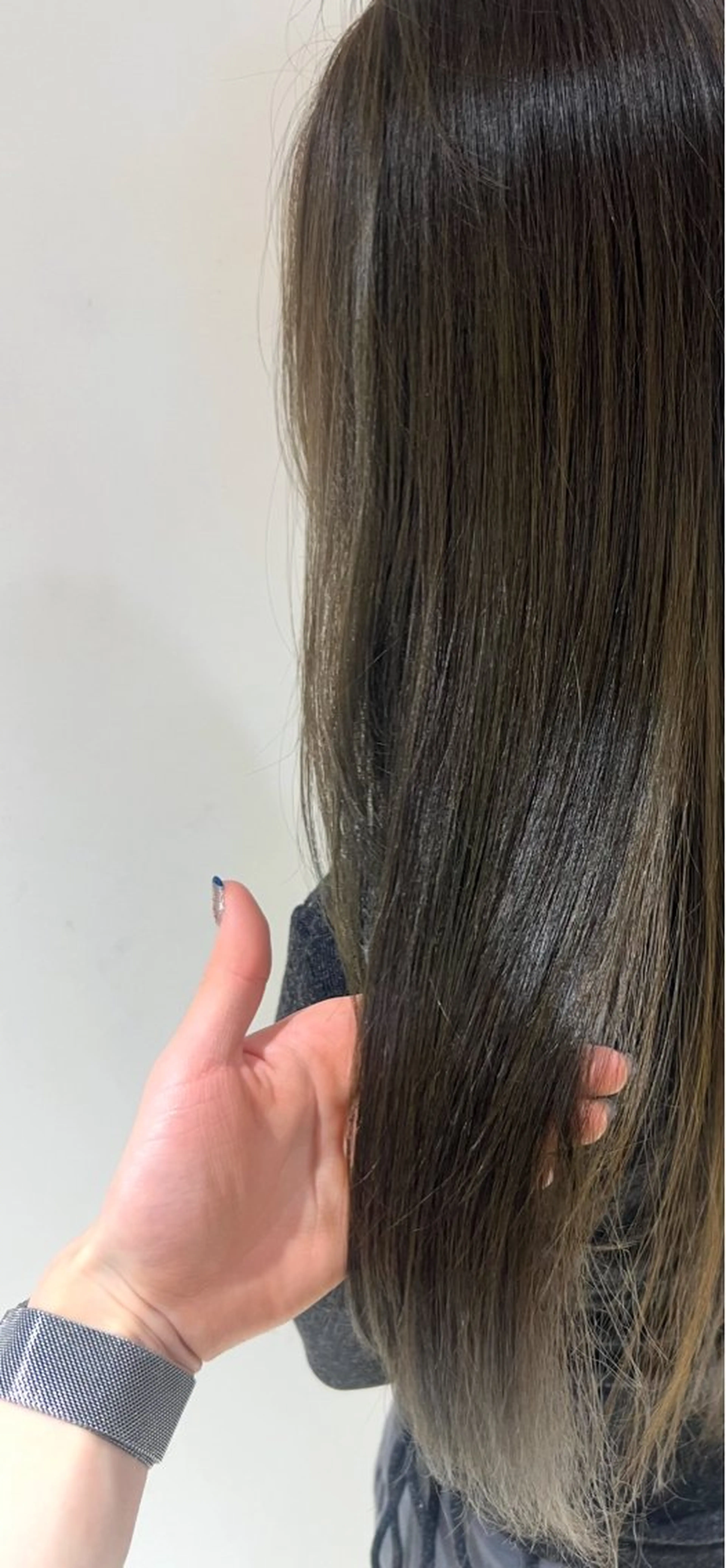 ロング カラー オリーブカラー 池田 藍蓮のヘアスタイル