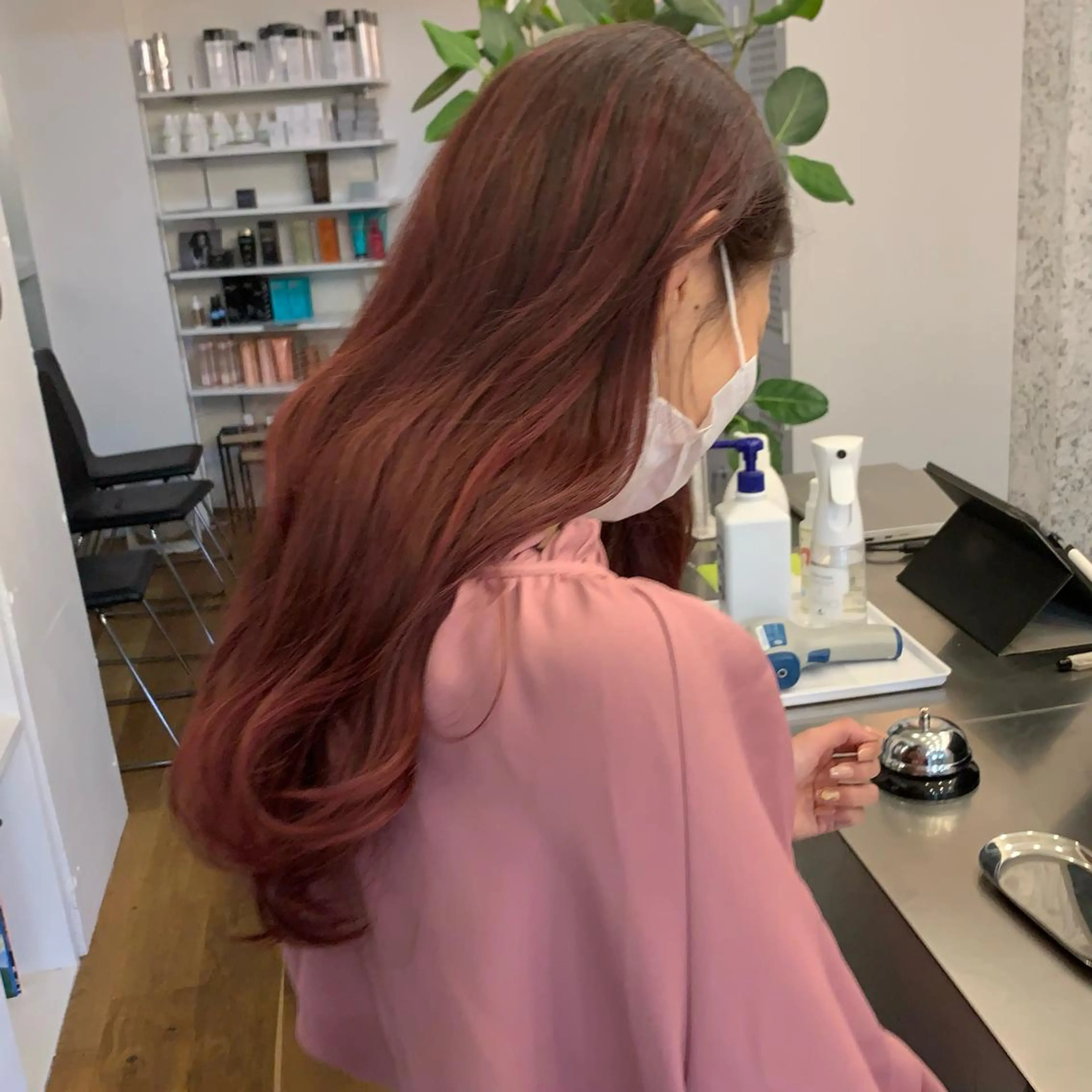 ロング カラー ヘアアレンジ ダブルカラー ピンクカラー ロング fifth所属・センターパート／マッ シュ／パーマ　あさみのヘアスタイル