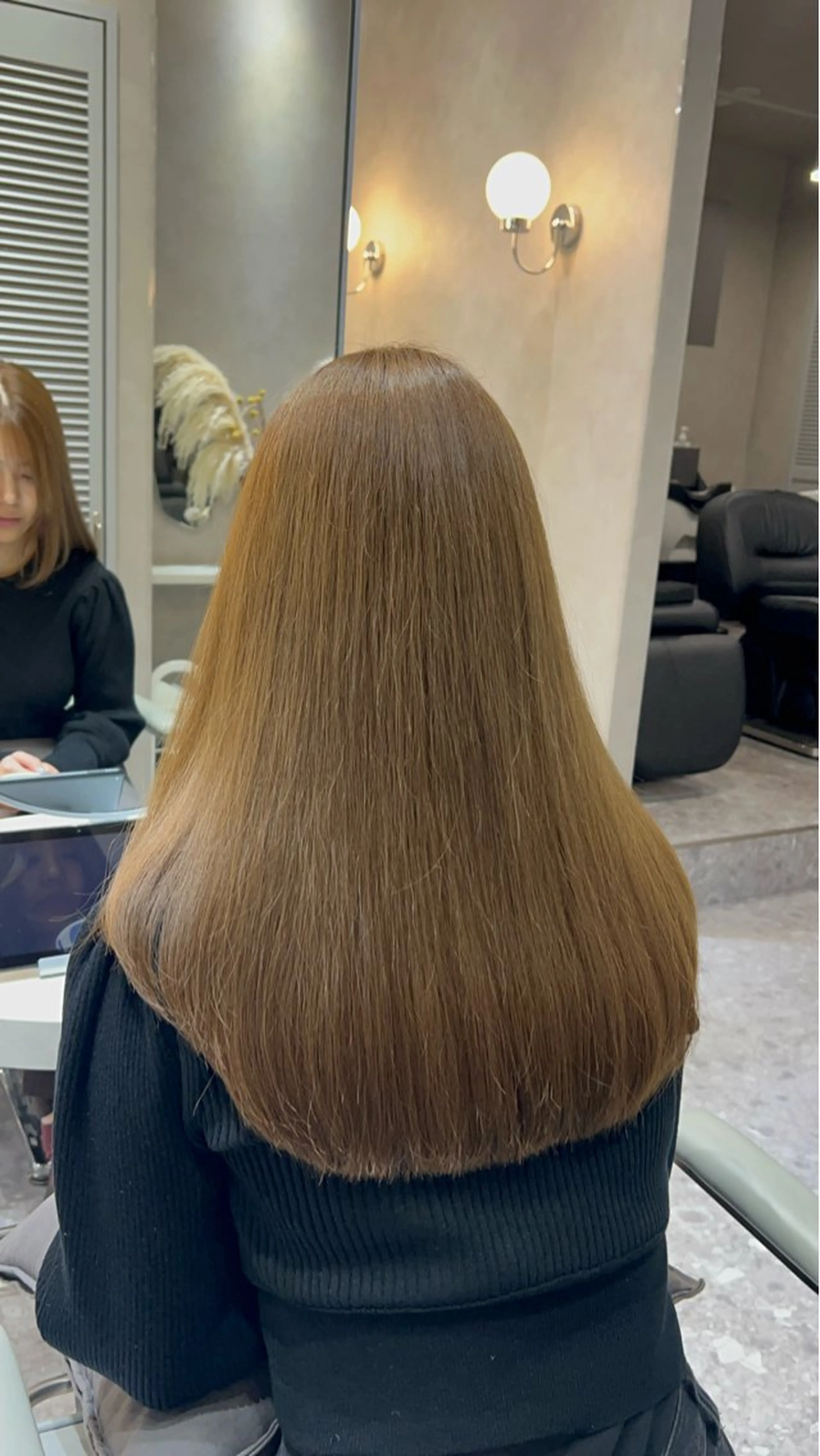 セミロング カラー ベージュカラー ブリーチ ハイトーンカラー ハイトーンベージュ ブリーチなしカラー カット ヘアカラー トリートメント COMOREVI hair salon所属・KANA🌿透明感/ レイヤーcut🌿のヘアスタイル