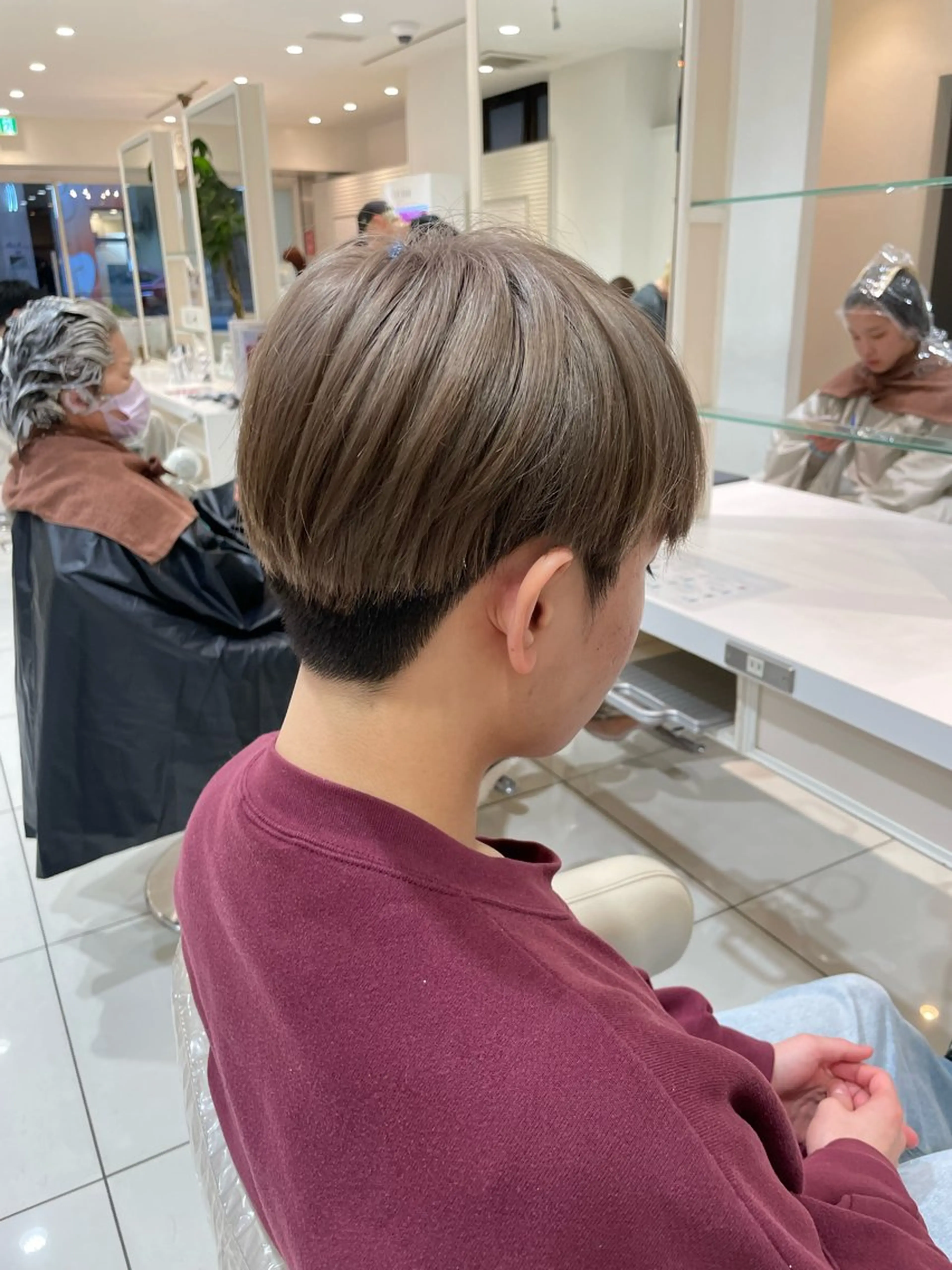 ショート カラー メンズ メンズブリーチ ベージュカラー ブリーチ カット ヘアカラー 樋笠 知佳のヘアスタイル