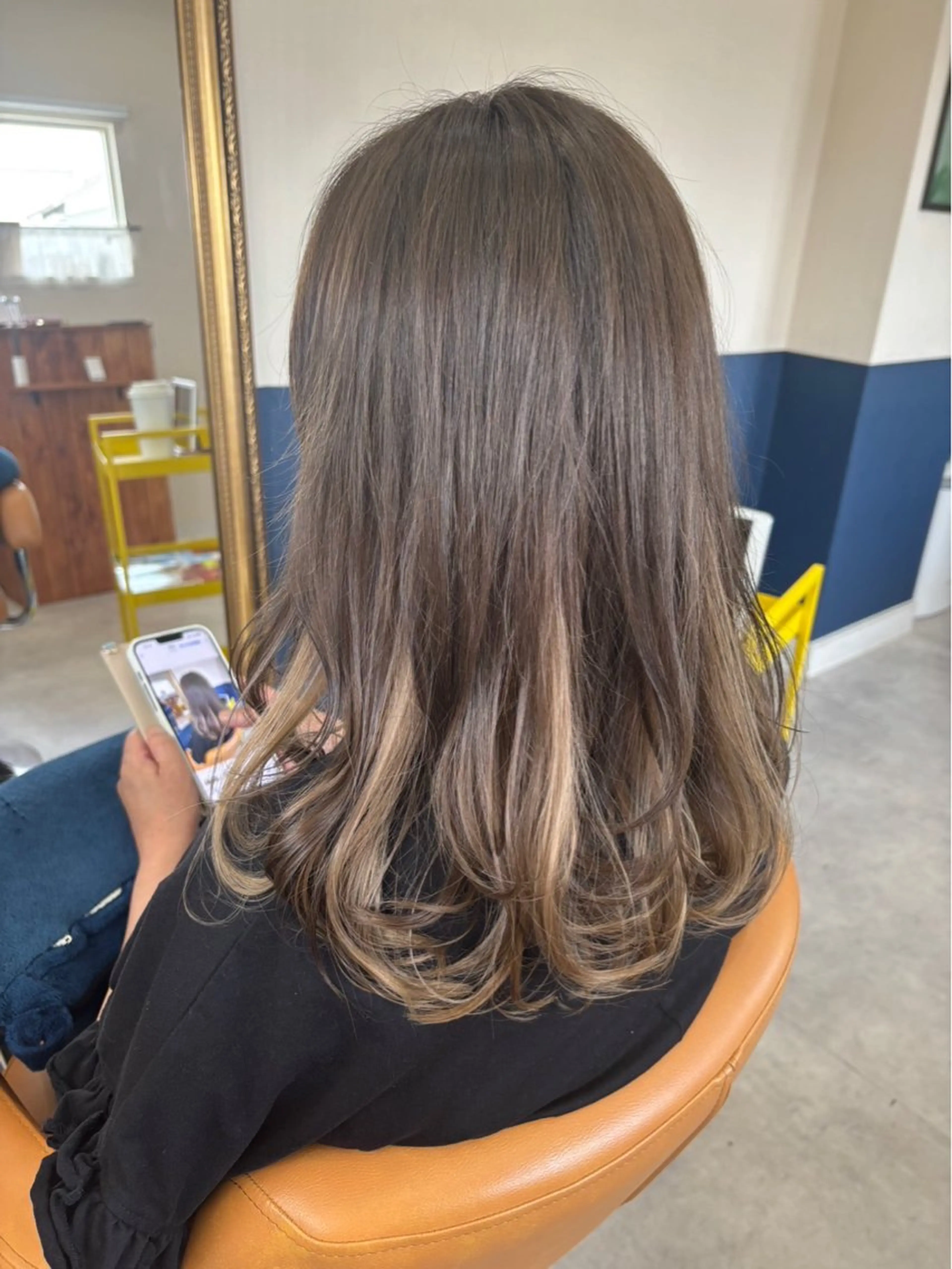 セミロング カラー カット ヘアカラー 髪の家 tiki所属・髪の家 tikiのヘアスタイル