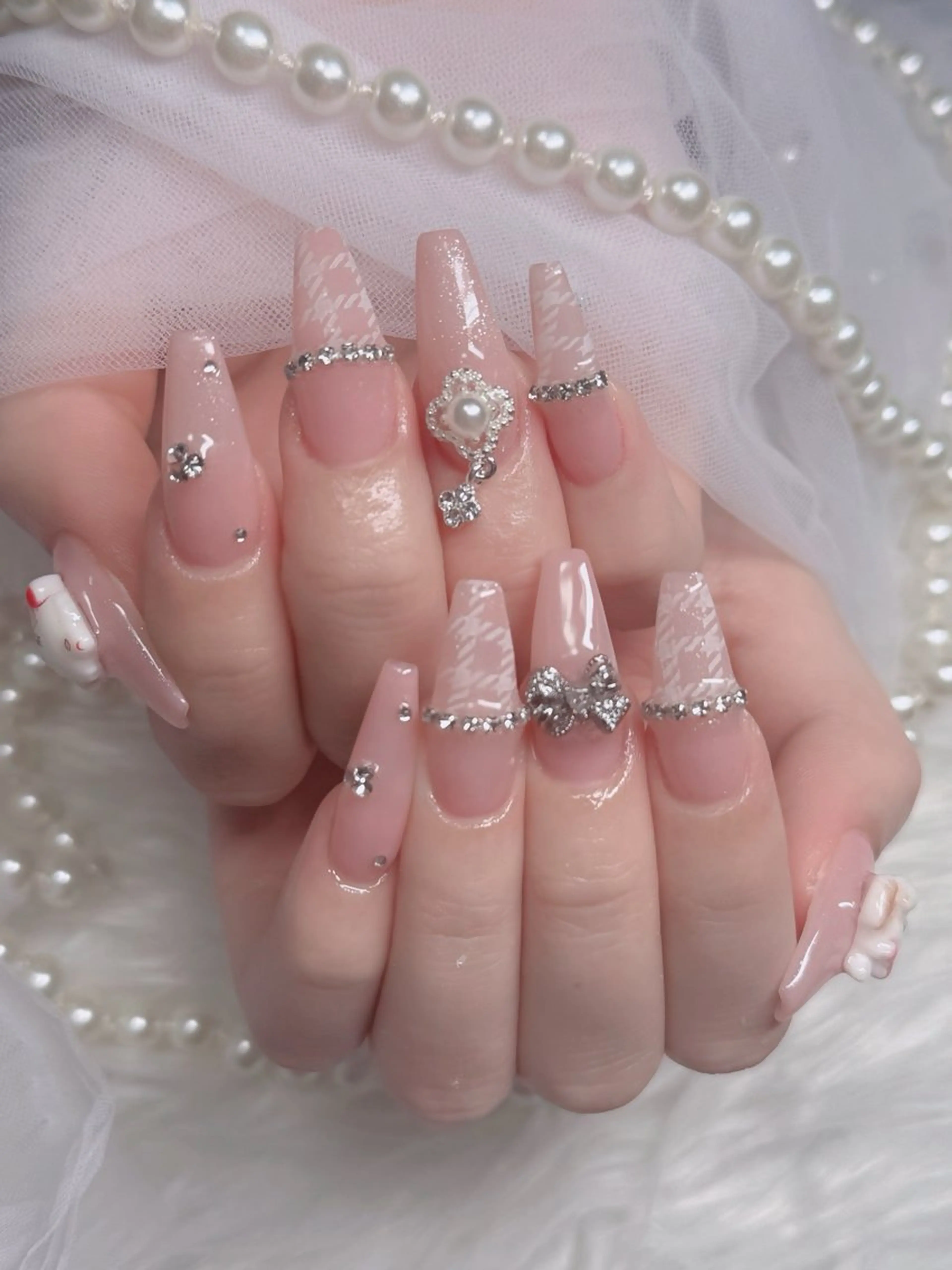 ネイル オーロラネイル フレンチネイル ジェルネイル ハロウィン キラキラネイル ハンドネイル H.baby Nail Salonのネイルデザイン
