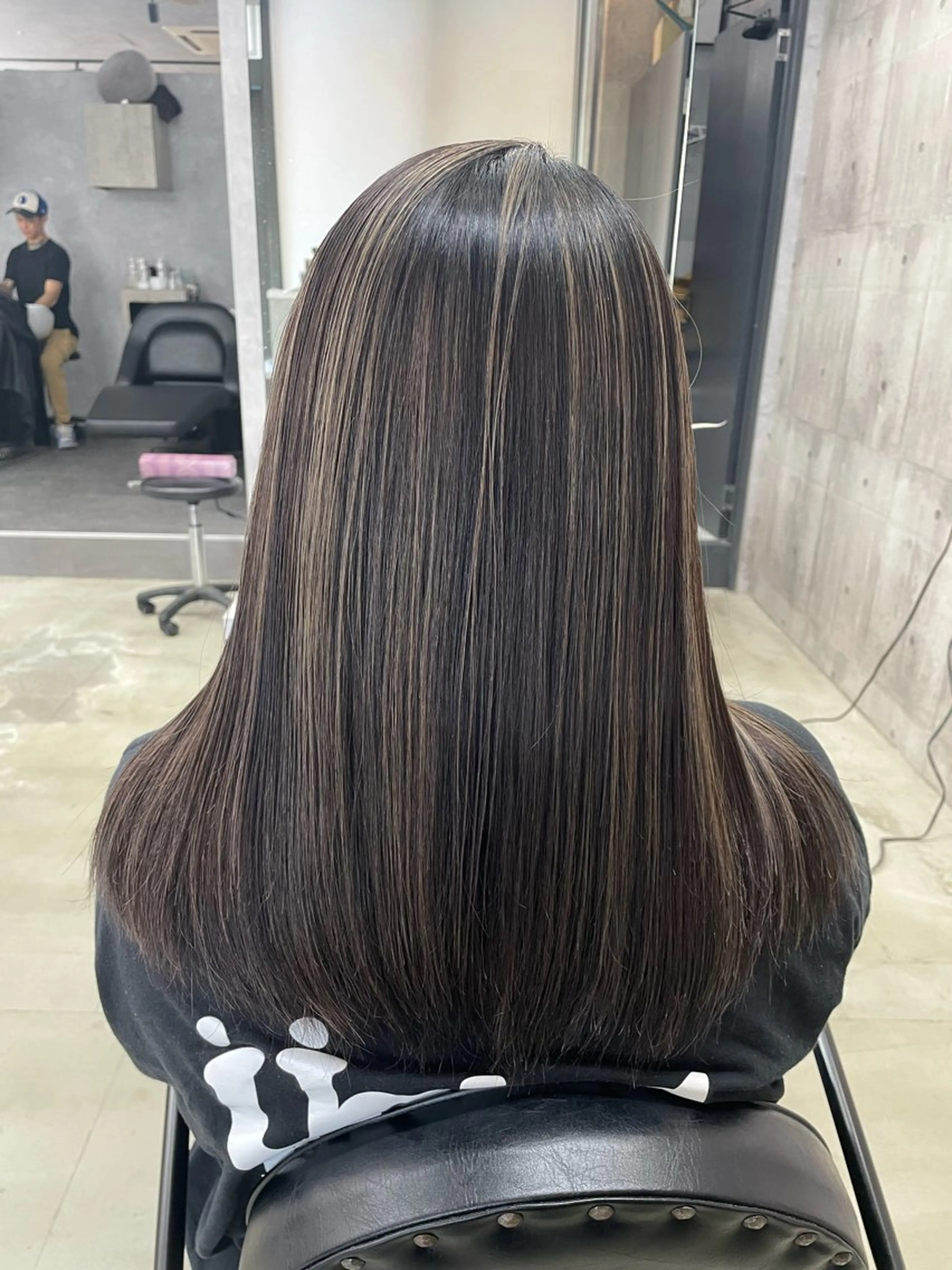 セミロング カラー ハイライトカラー ハイライト ヘアカラー LUXBE LUCE 那覇小禄イオン店所属・LUXBE LUCE ひなののヘアスタイル