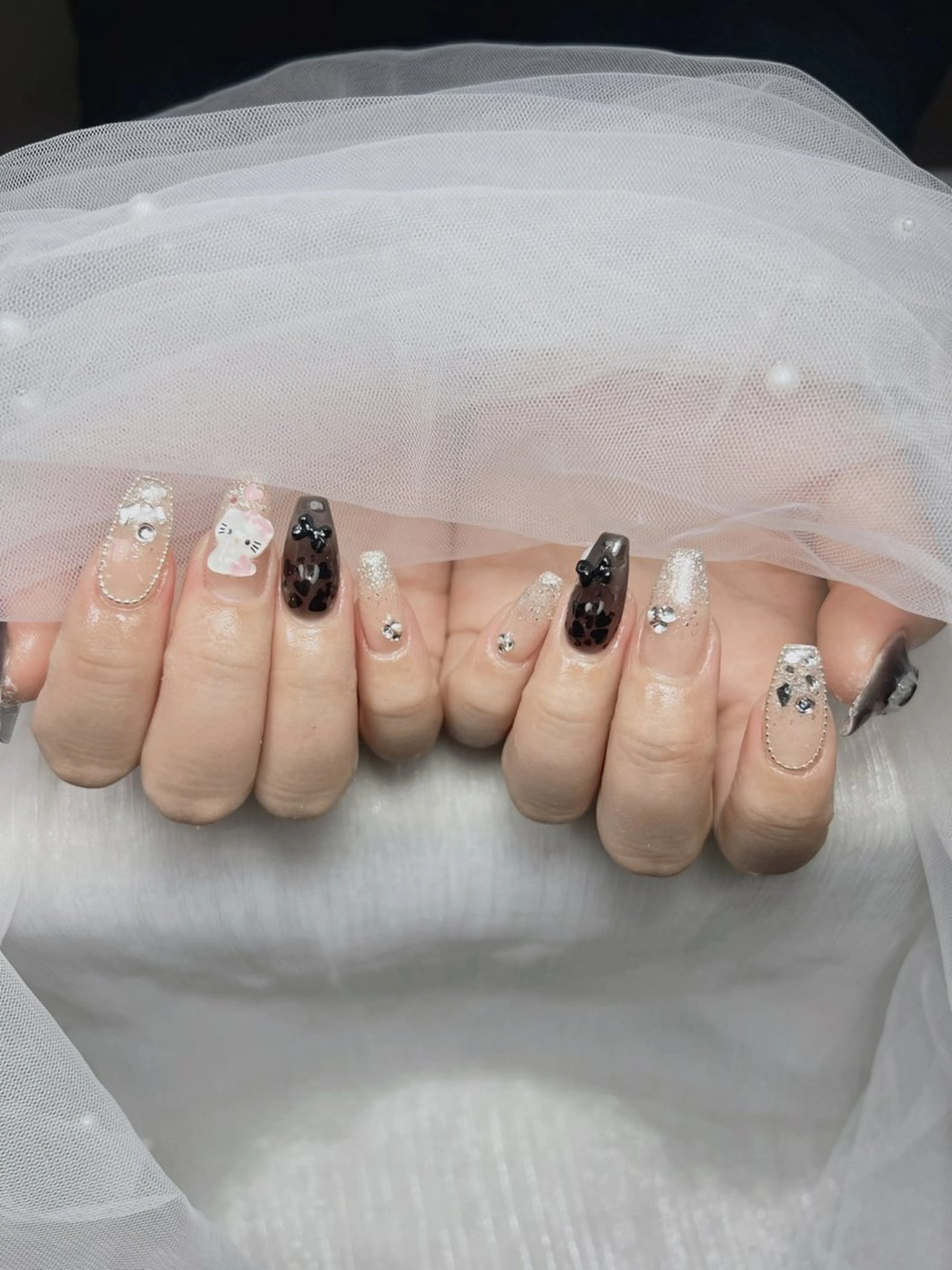 ネイル アートネイル オーロラネイル チークネイル 長さ出し フットネイル ハンドネイル ハンドケア Mio_ Noiranailのネイルデザイン