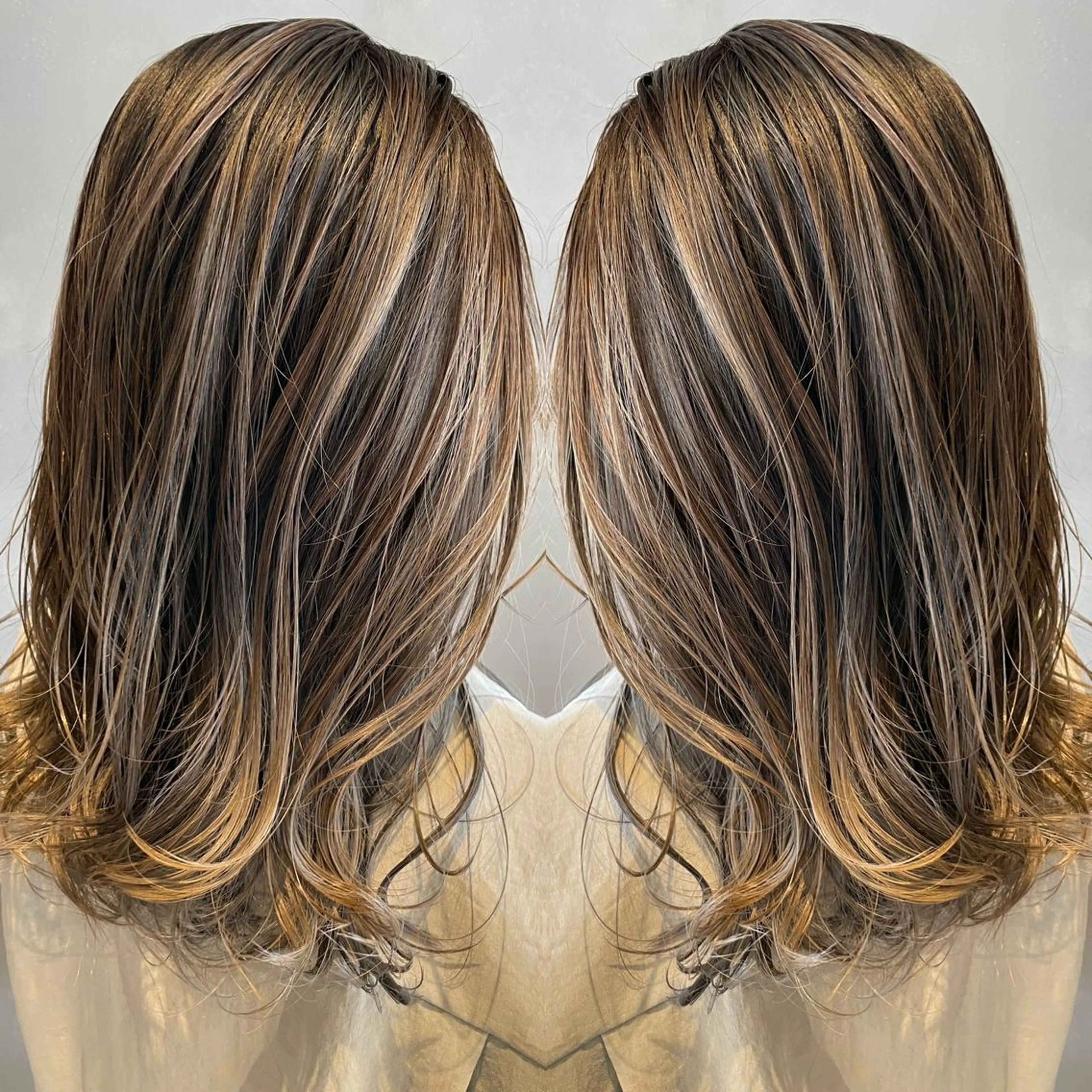 セミロング カラー バレイヤージュ レイヤーカット ヘアカラー 長谷川 沙紀のヘアスタイル