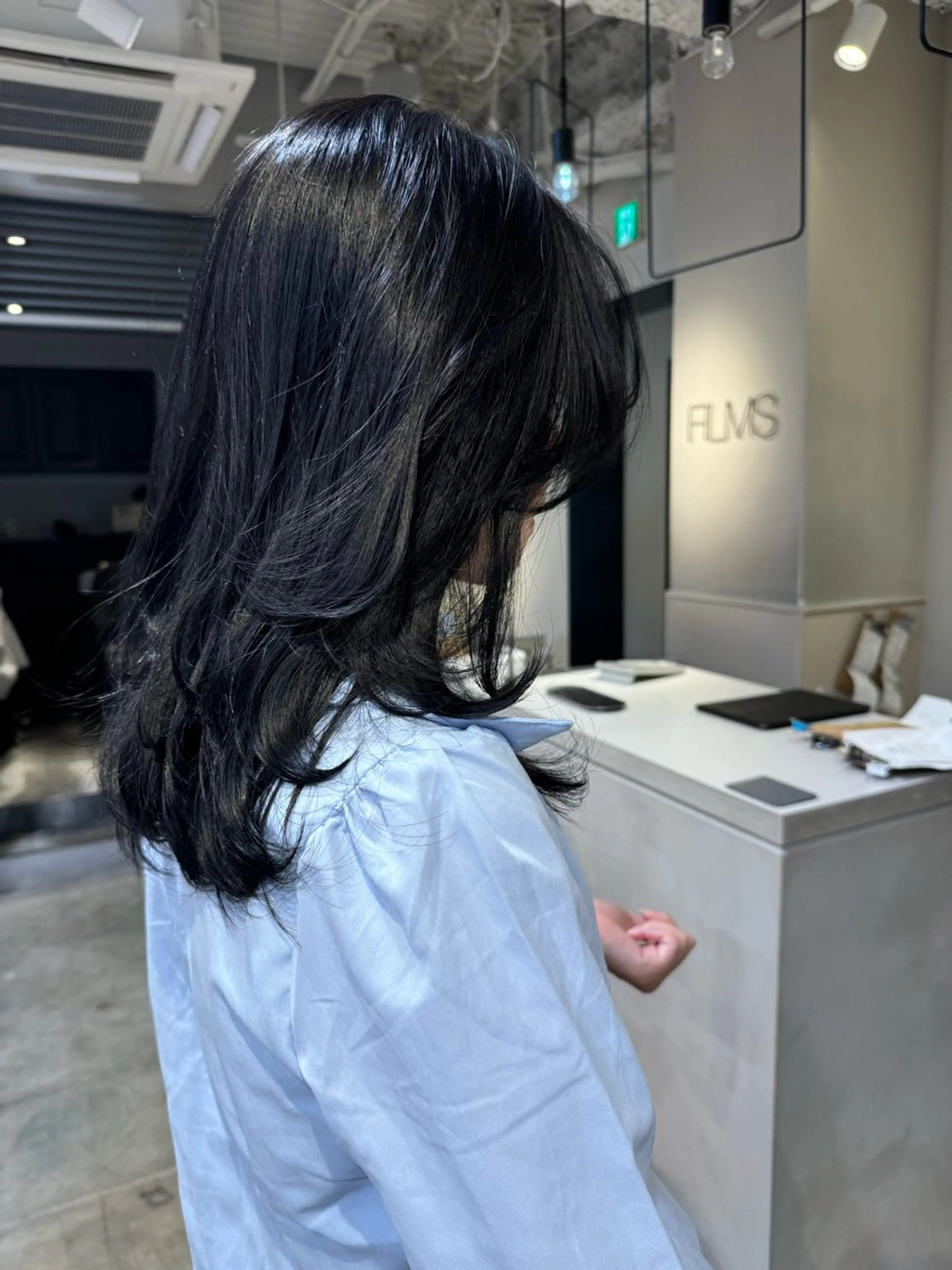 ミディアム レイヤーカット 梨澤 百音のヘアスタイル