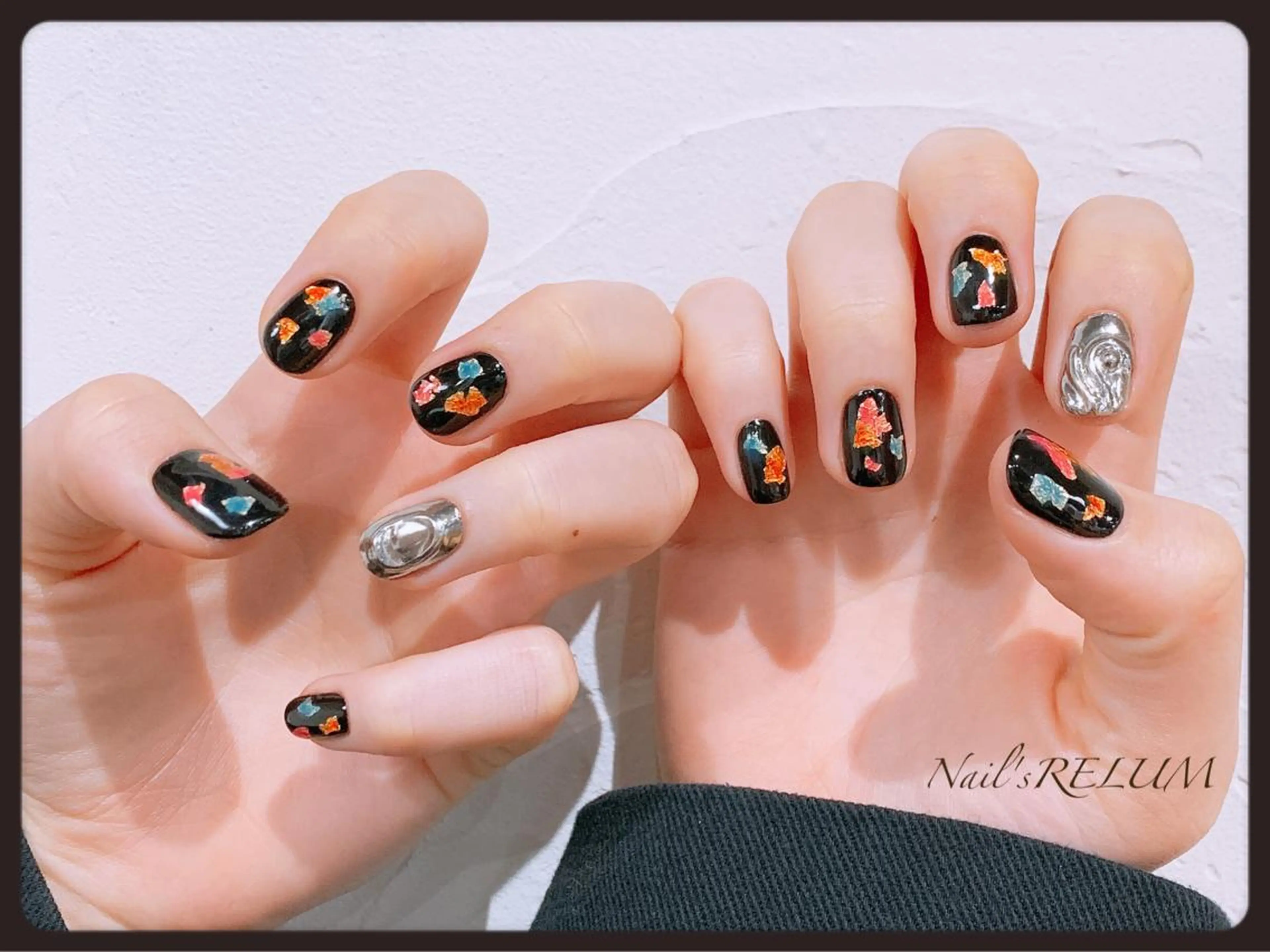 ネイル ミラーネイル THECOLORS所属・近貞 莉奈のネイルデザイン