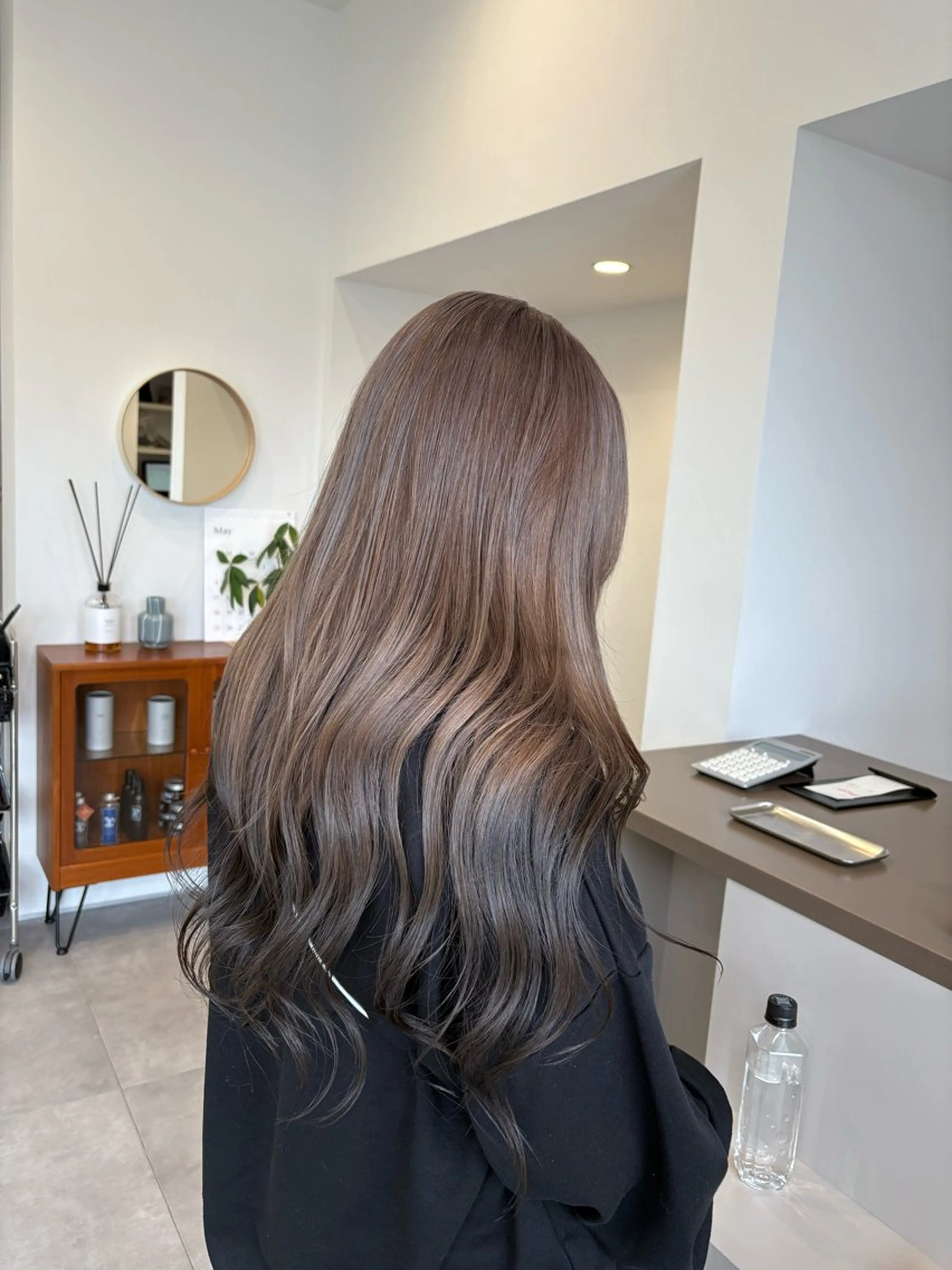 ロング カラー ブリーチ YUEN イシイ アミのヘアスタイル