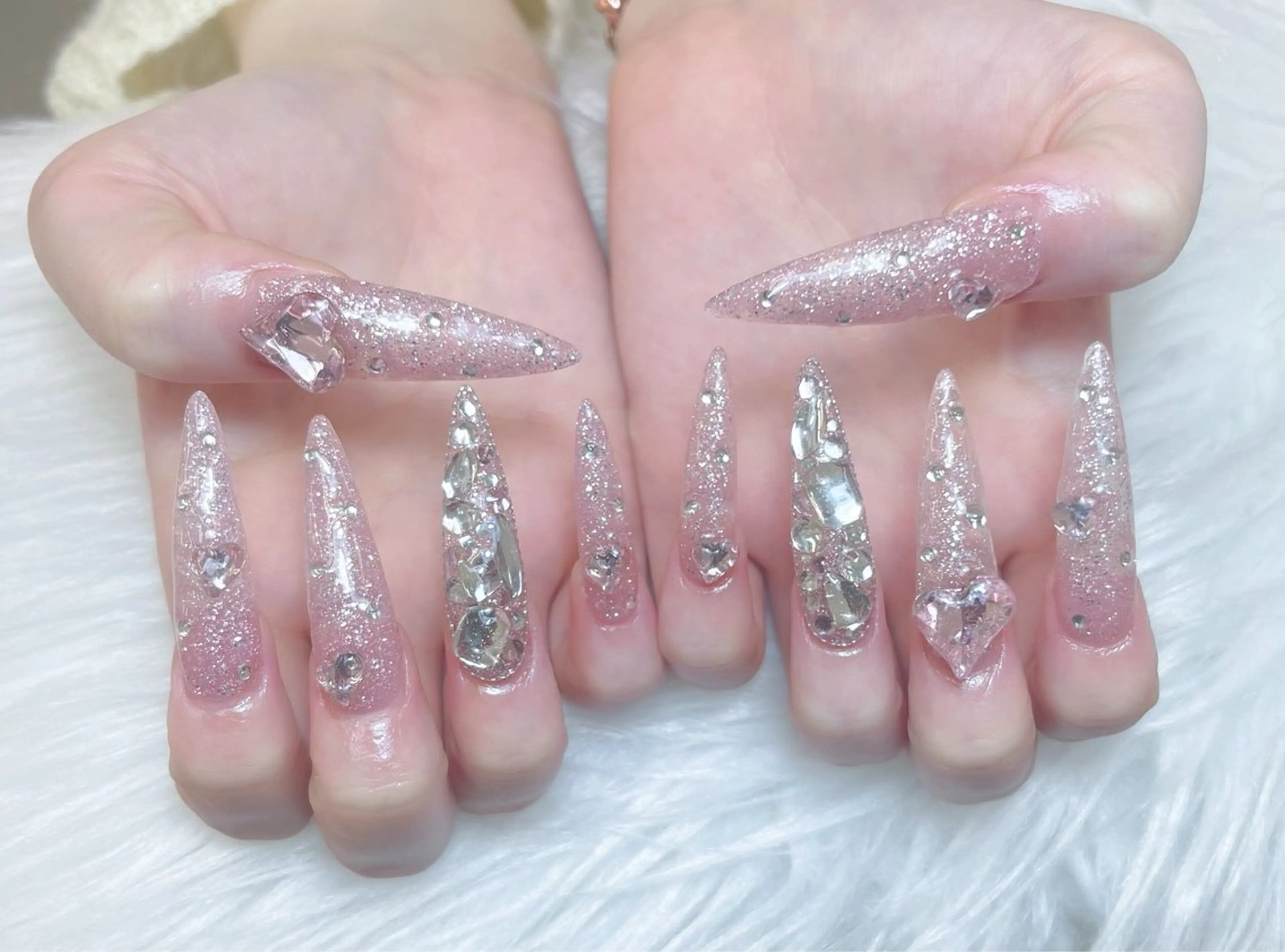 ネイル オーロラネイル クリアネイル フラッシュネイル ジェルネイル グラデーション ハンドネイル Amee Nailsalonのネイルデザイン