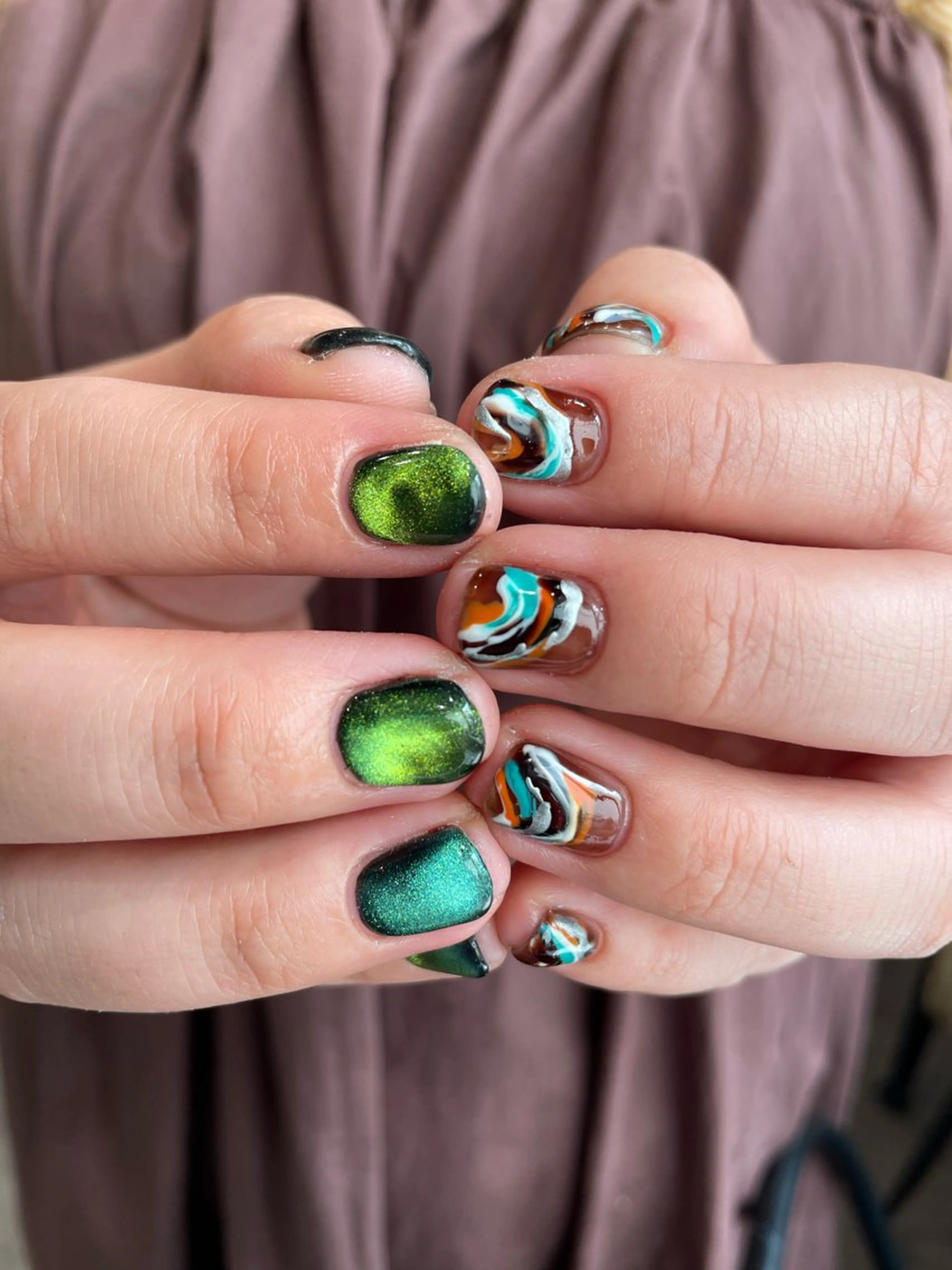 ネイル ブラウン マグネットネイル ハンドネイル ナチュラル透明感🌱 小山美樹子のヘアスタイル