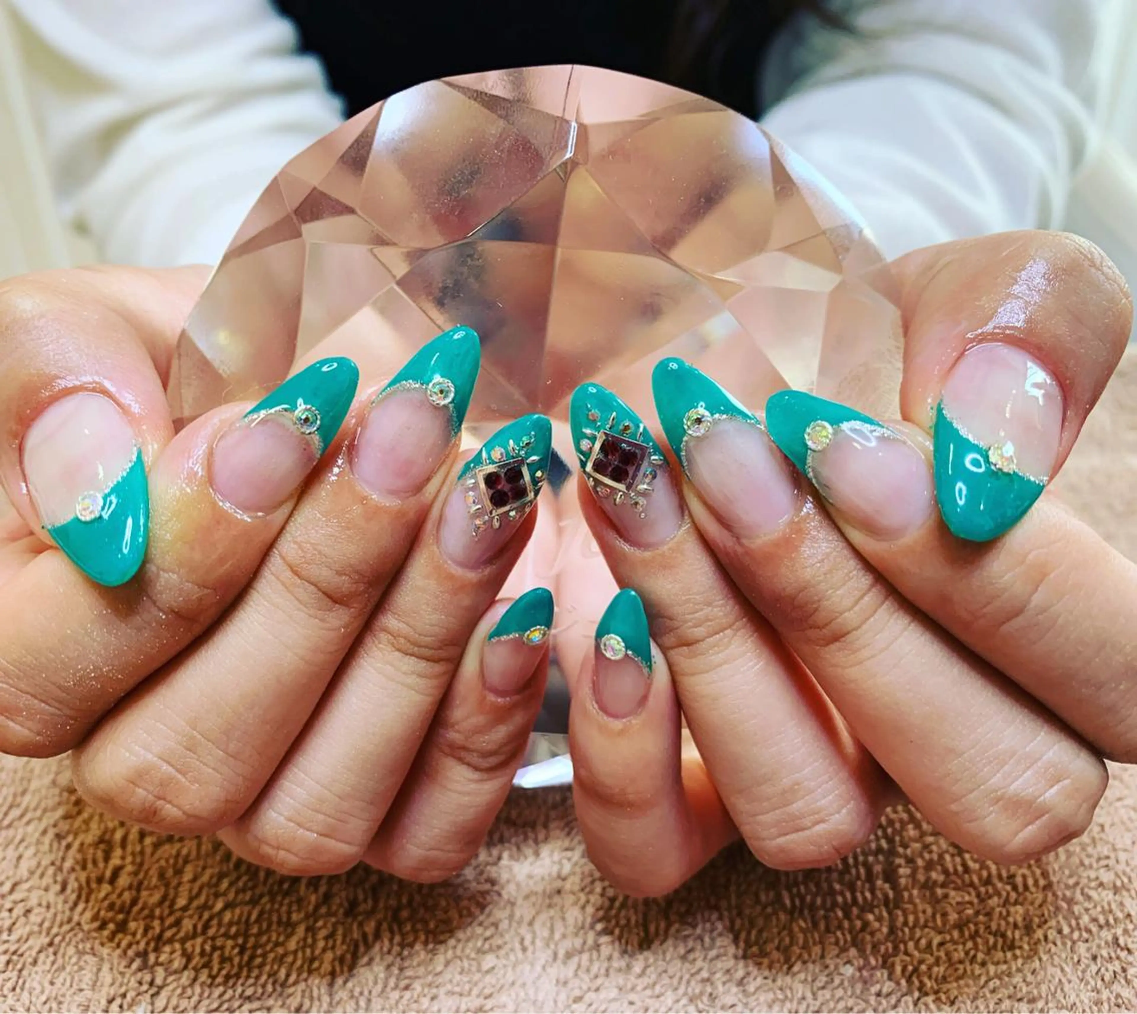 ネイル フレンチネイル ジェルネイル スカルプネイル ストーンネイル Adite nailのネイルデザイン