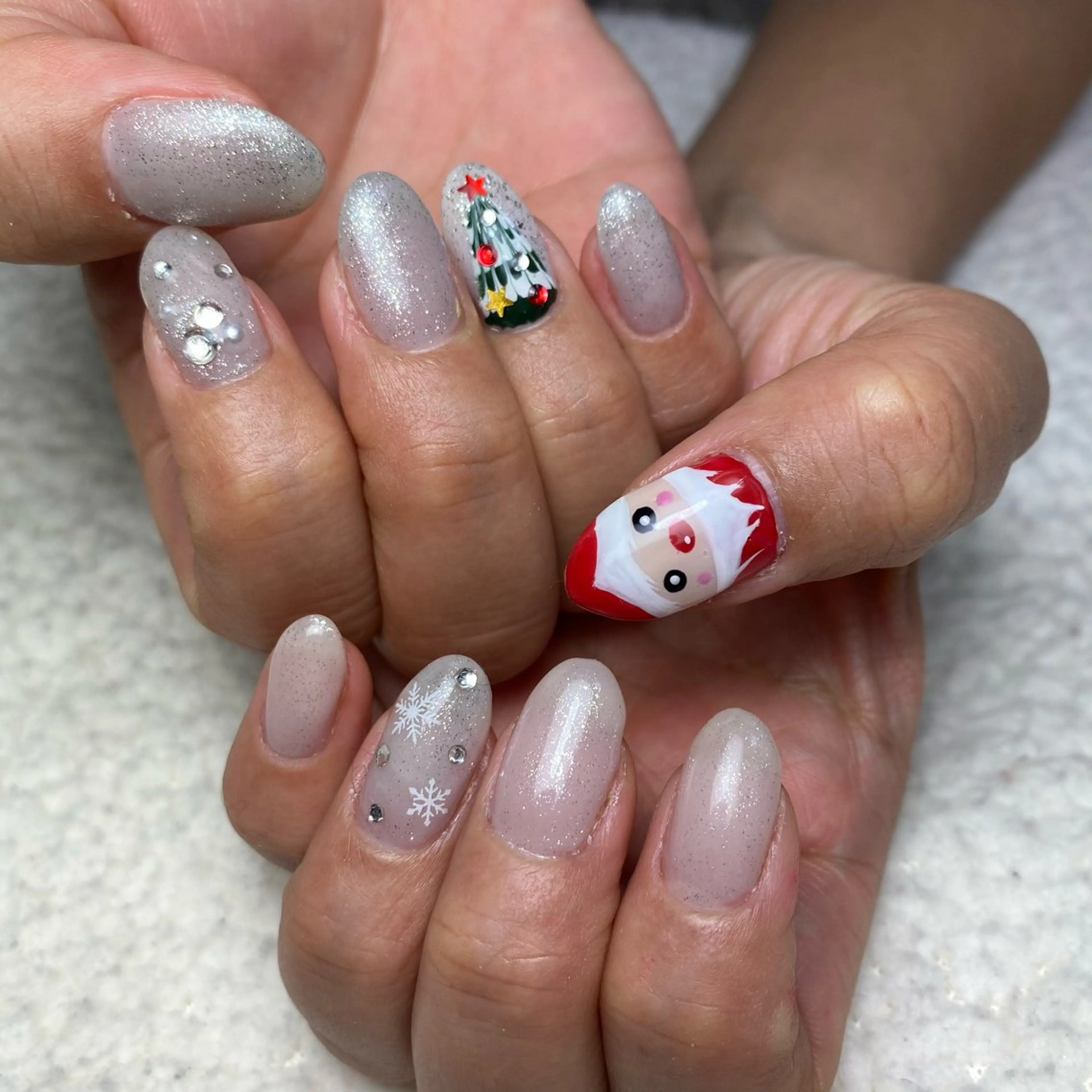 ネイル 冬ネイル クリスマス ハンドネイル COCO+所属・COCO +のエステ・リラクイメージ