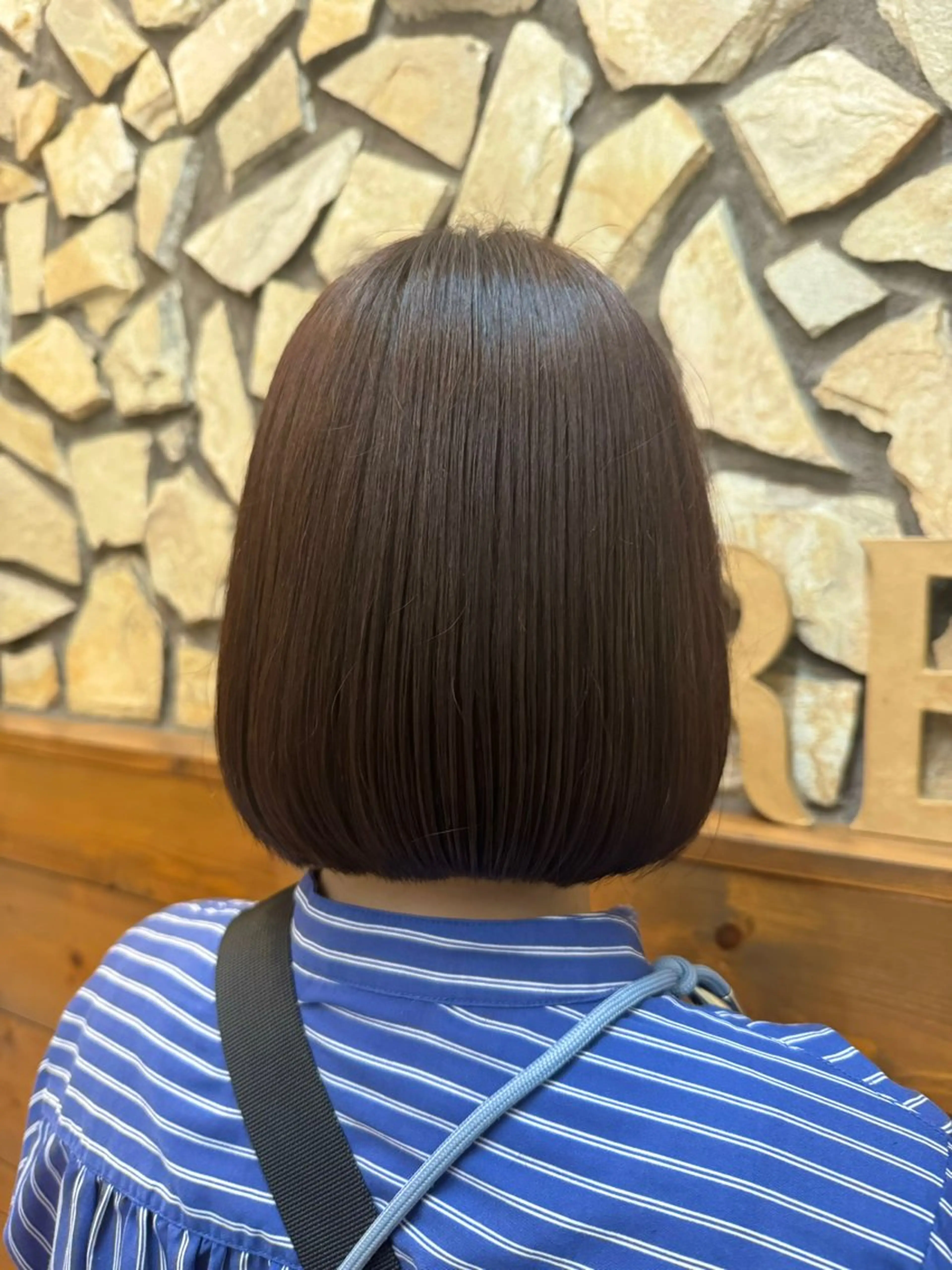 ミディアム カラー 菅野 美咲のヘアスタイル