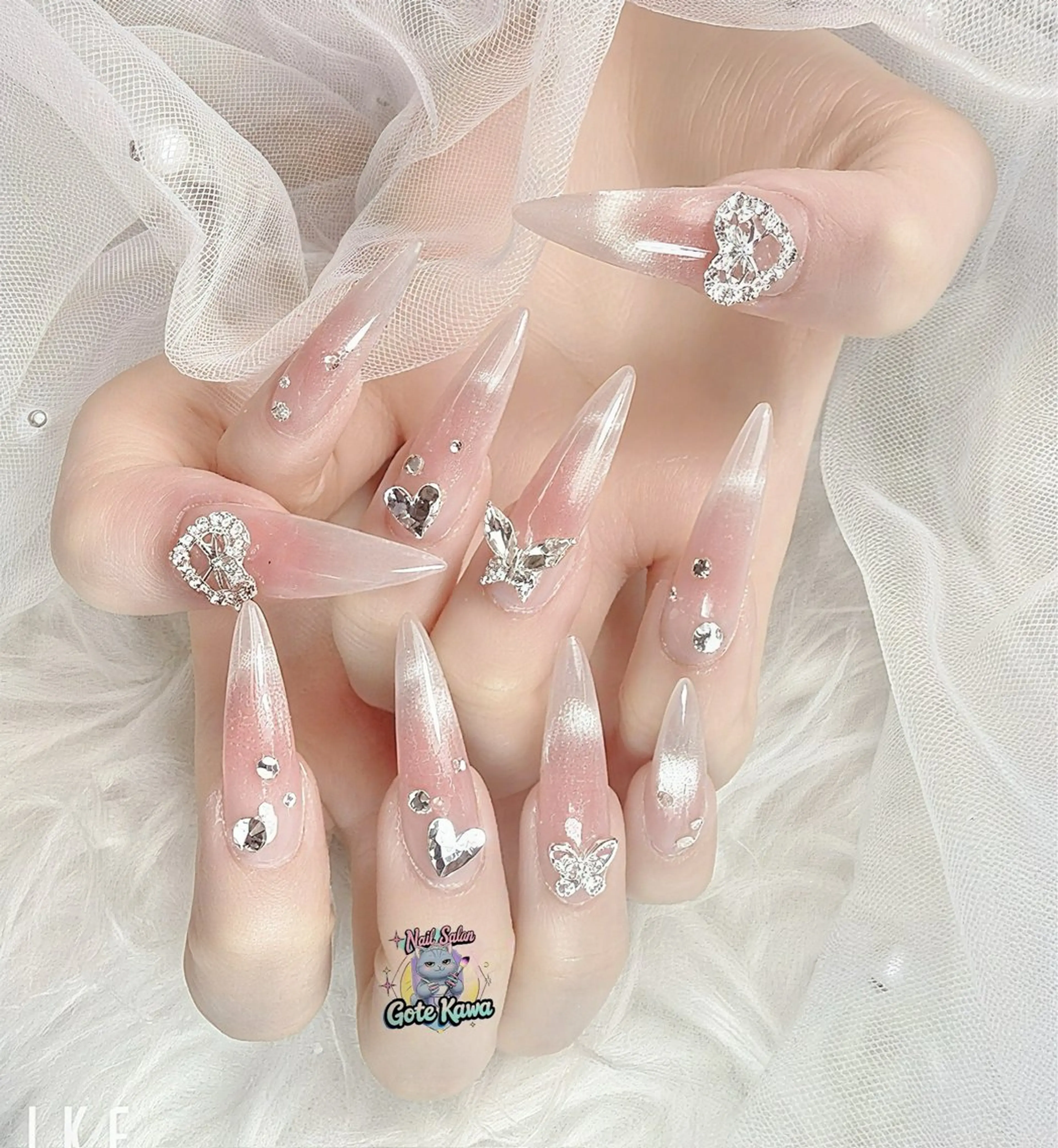 ネイル チークネイル キラキラネイル マグネットネイル ワンホンネイル ハンドネイル ハンドケア Gote Kawa nail salonのネイルデザイン