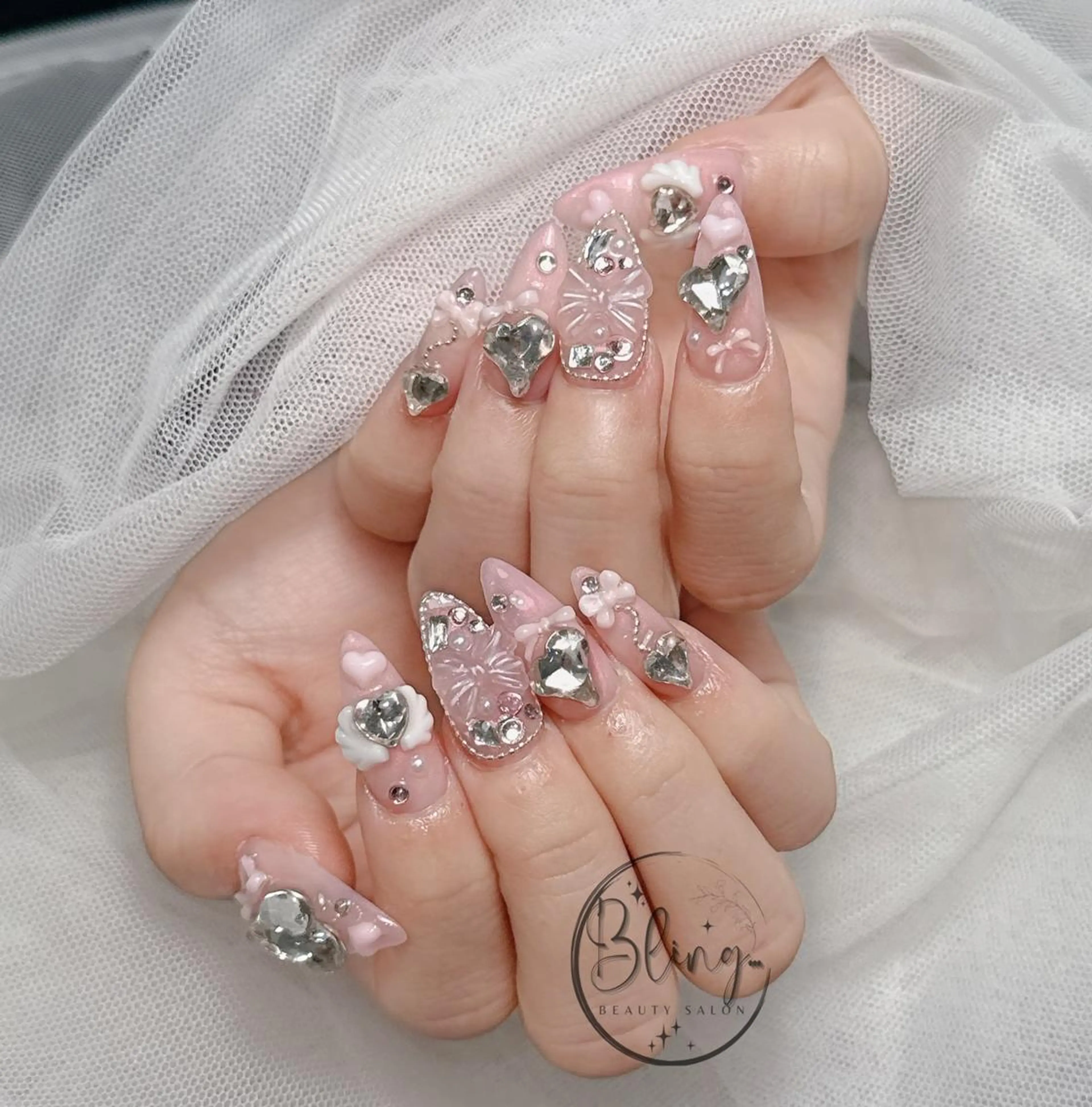 ロング カラー ベージュカラー グラデーションカラー ピンクカラー 韓国風ヘア ハンドネイル Bling Salonのネイルデザイン