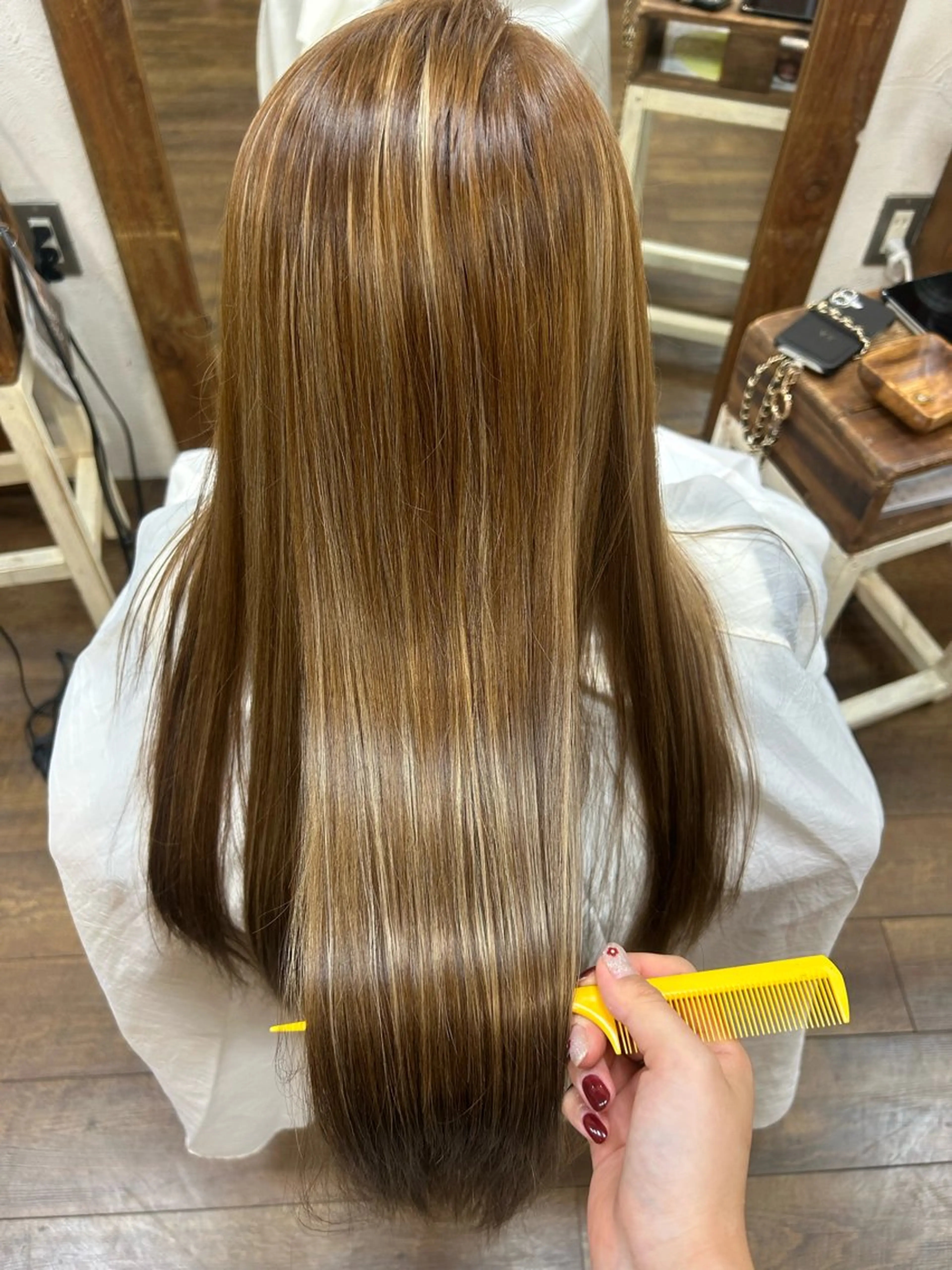 ロング カラー ベージュカラー ハイライトカラー ハイライト ヘアカラー 徳 永のヘアスタイル