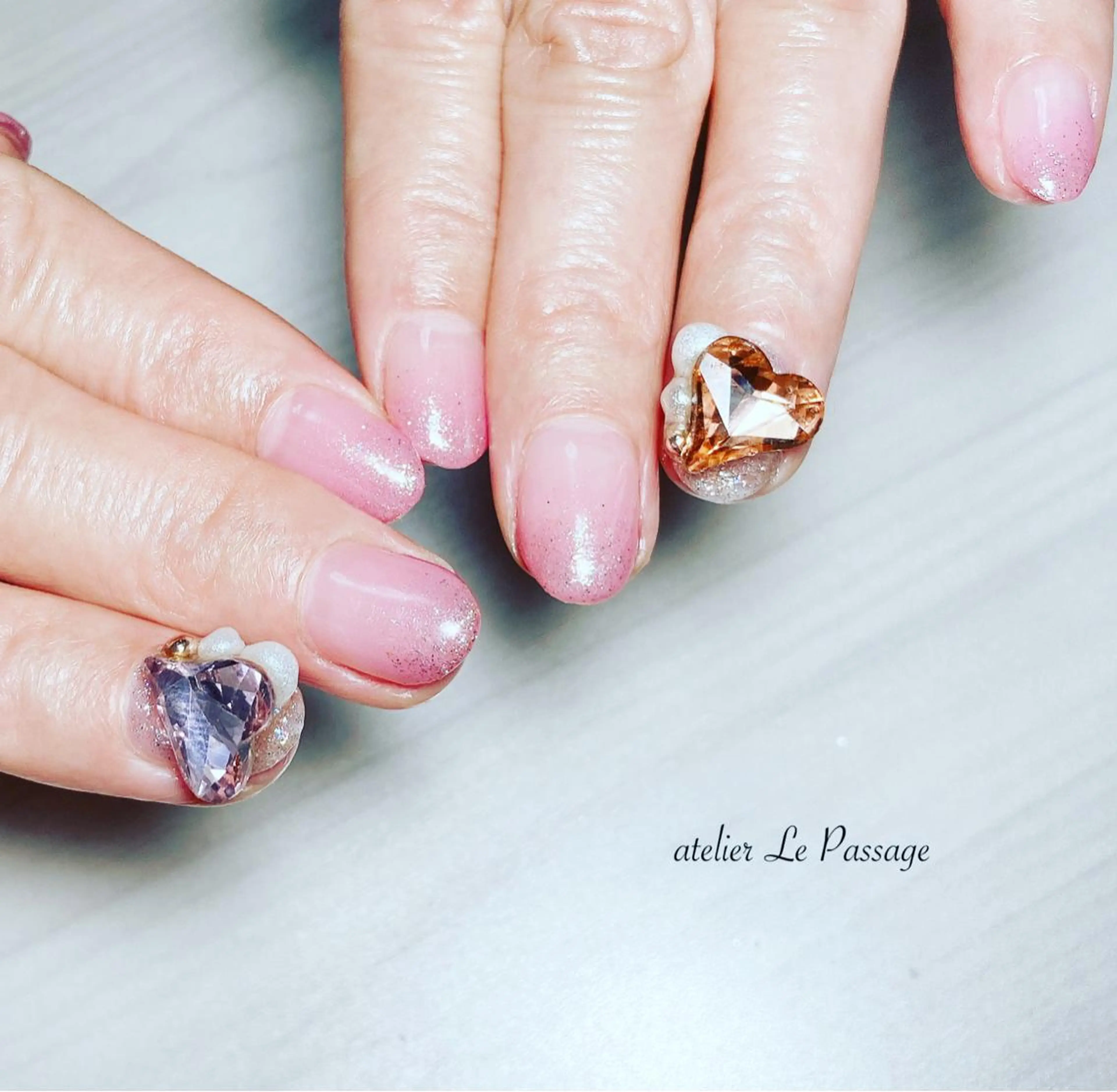 ネイル ジェルネイル キラキラネイル ラメ(グリッター) オフィスネイル パラジェル Atelier Le Passage所属・h nakatsukaのネイルデザイン
