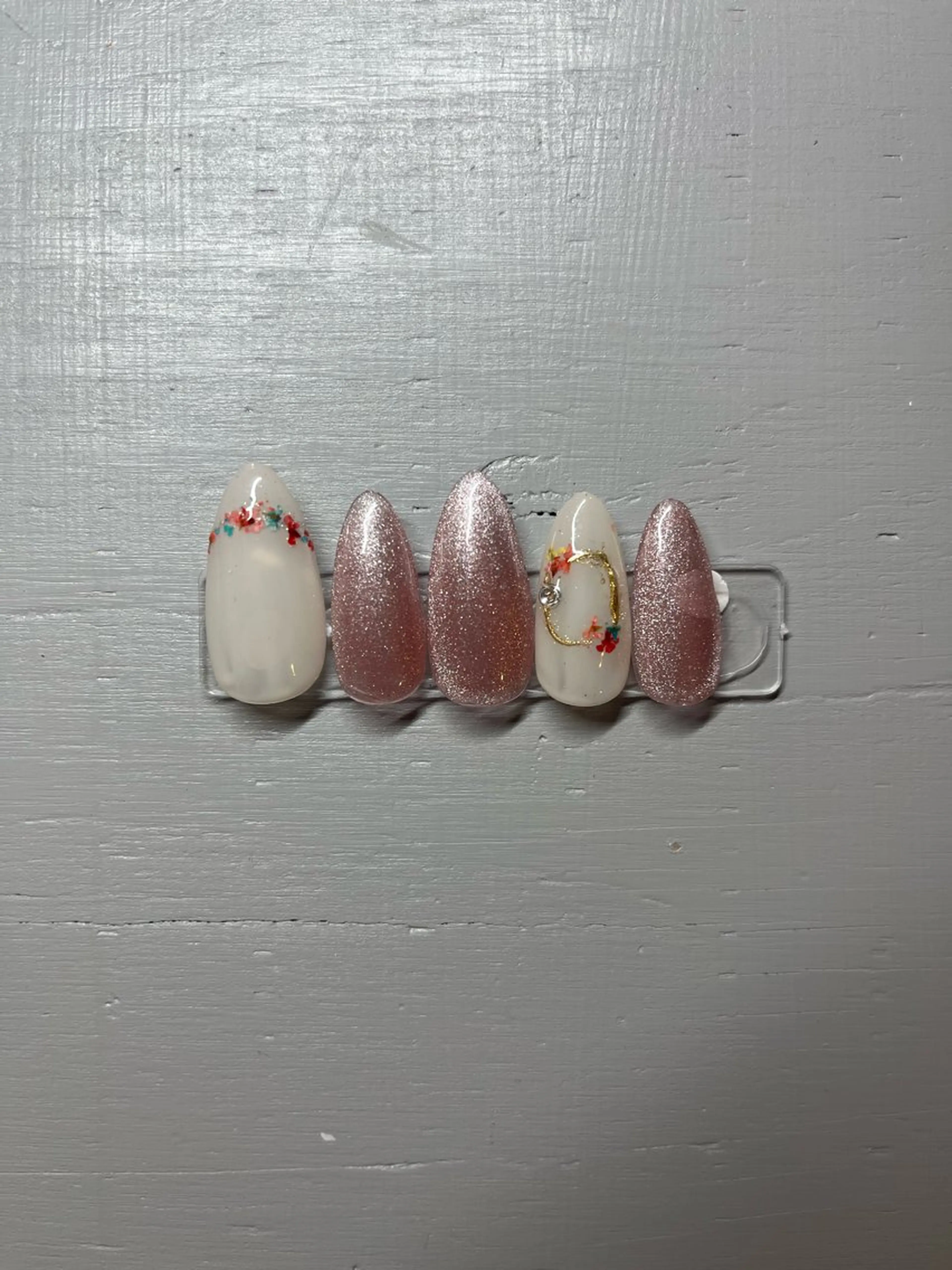 限定デザインネイルD13(オフ込み)の写真