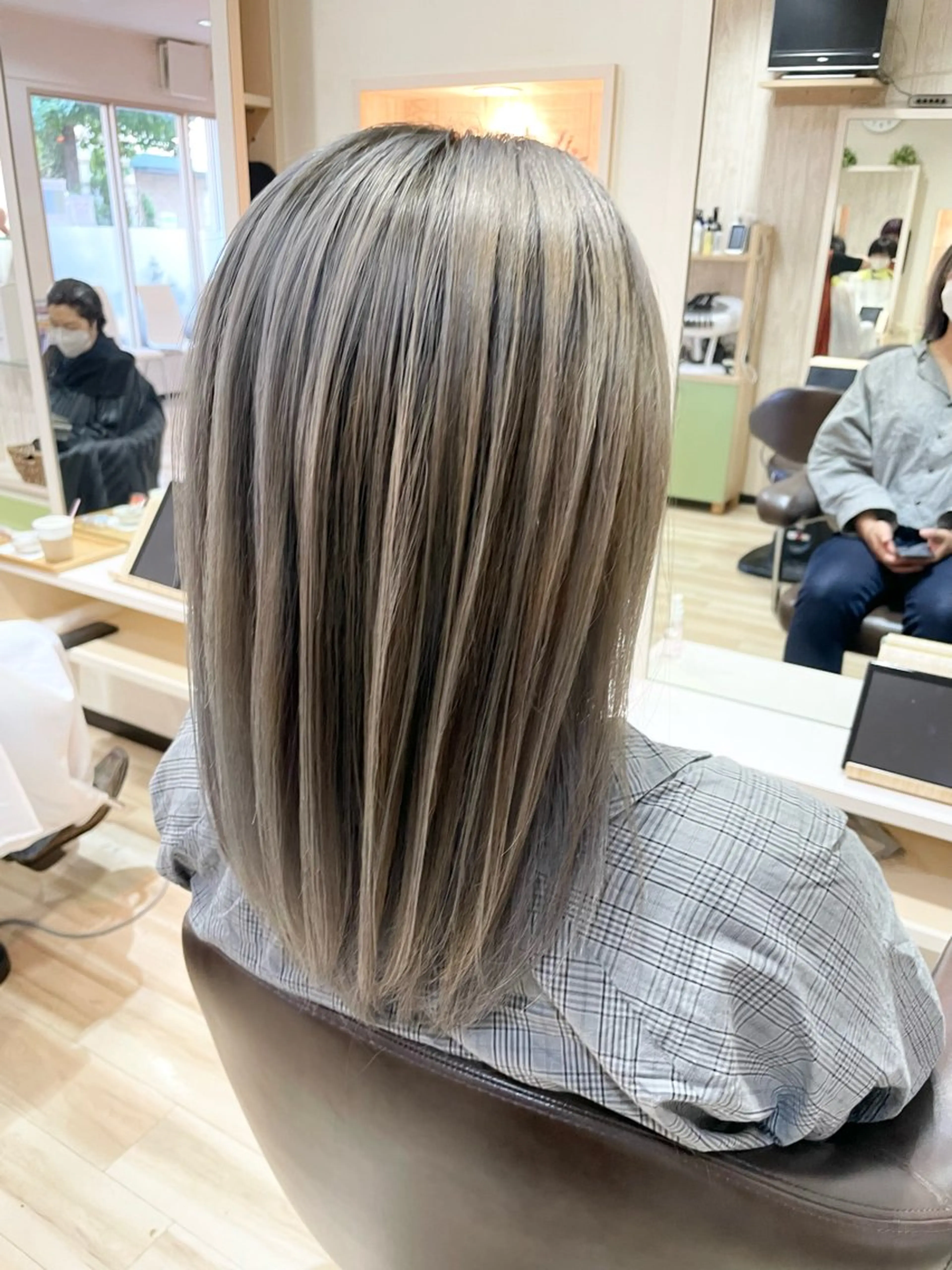 セミロング カラー バレイヤージュ ブリーチ デザインカラー レイヤーカット 🌈派手髪ハイトーン 🌈鈴木亮太🌈のヘアスタイル