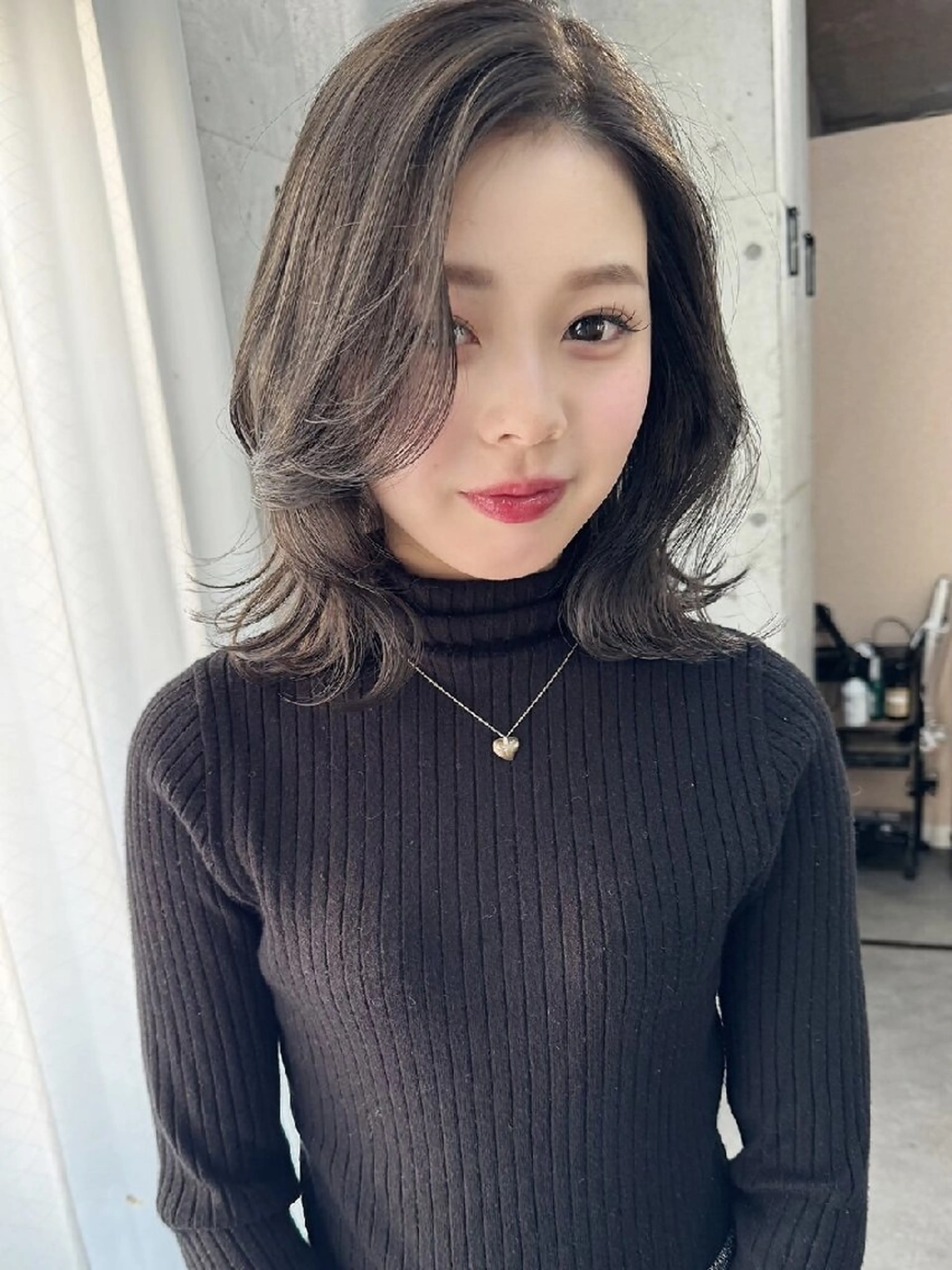 ミディアム カラー ブリーチ ダブルカラー グレージュ インナーカラー ブリーチなしカラー カット ヘアカラー mood 髪質改善 ダブルカラーのヘアスタイル