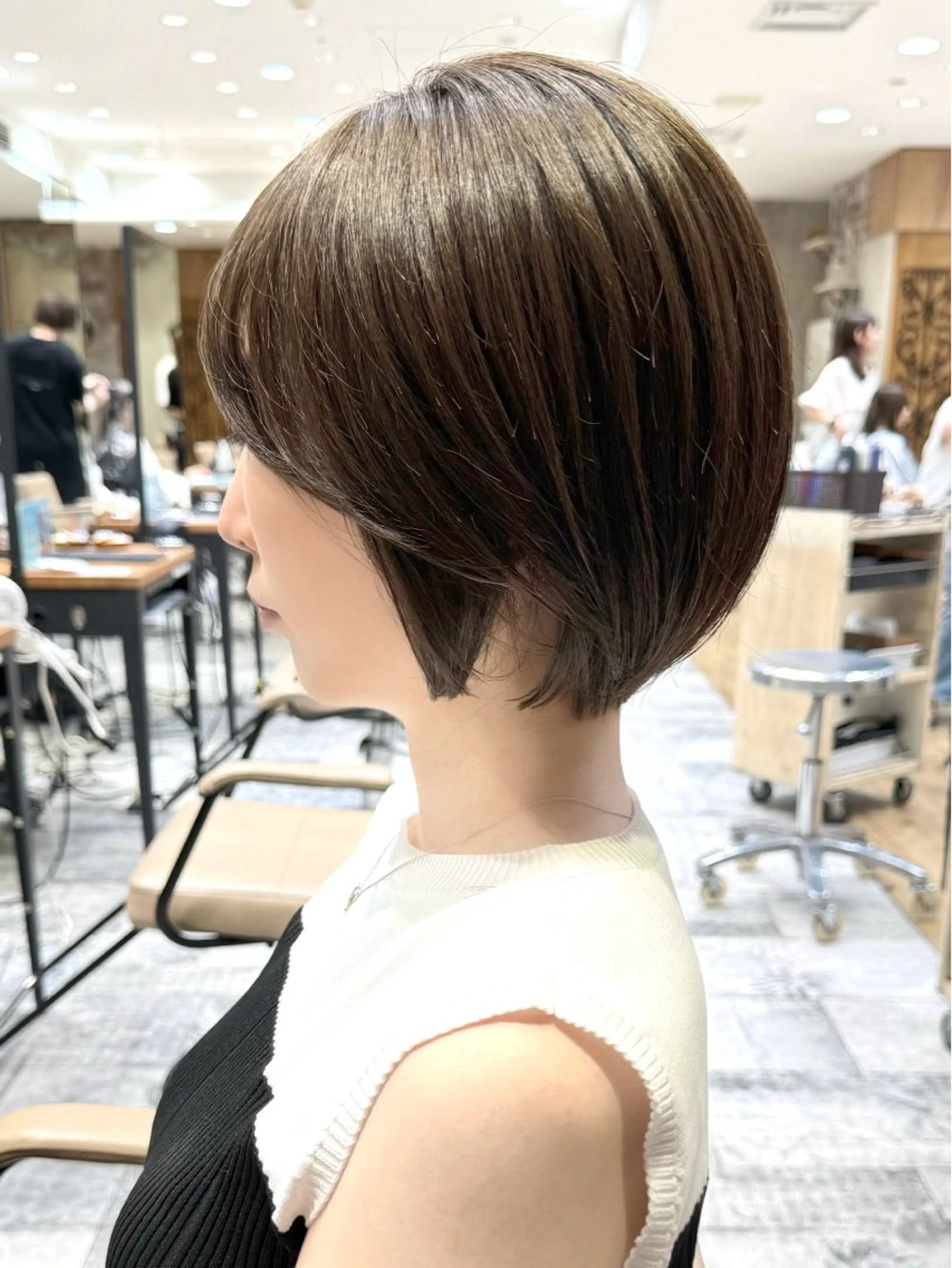 ショート カラー カット ヘアカラー トリートメント 💍新宿ショート 💍岩田莉奈のヘアスタイル