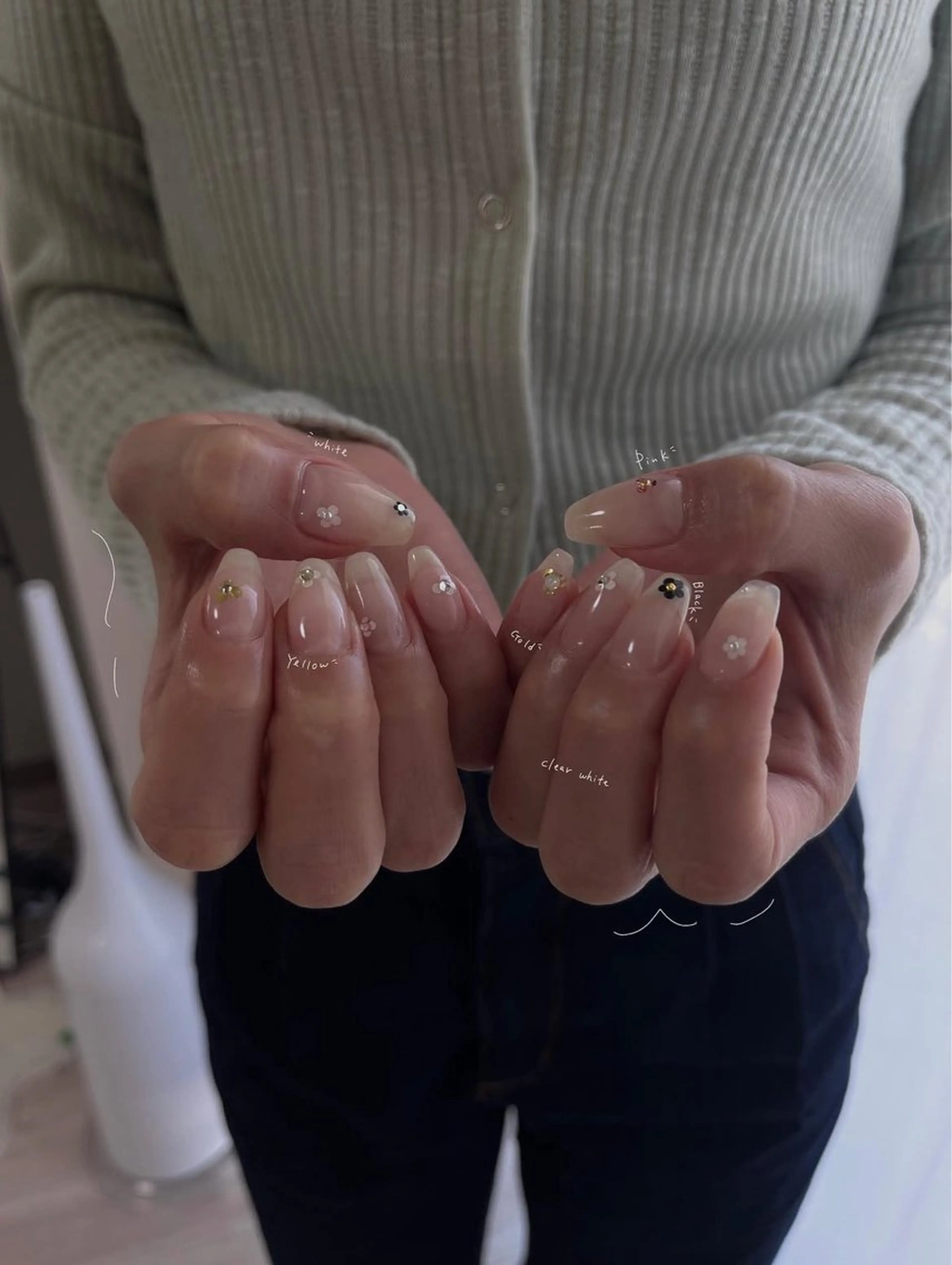 ネイル 氷ネイル・うるうるネイル ニュアンスネイル オフィスネイル シンプルネイル 冬ネイル ハンドネイル &. momoのネイルデザイン