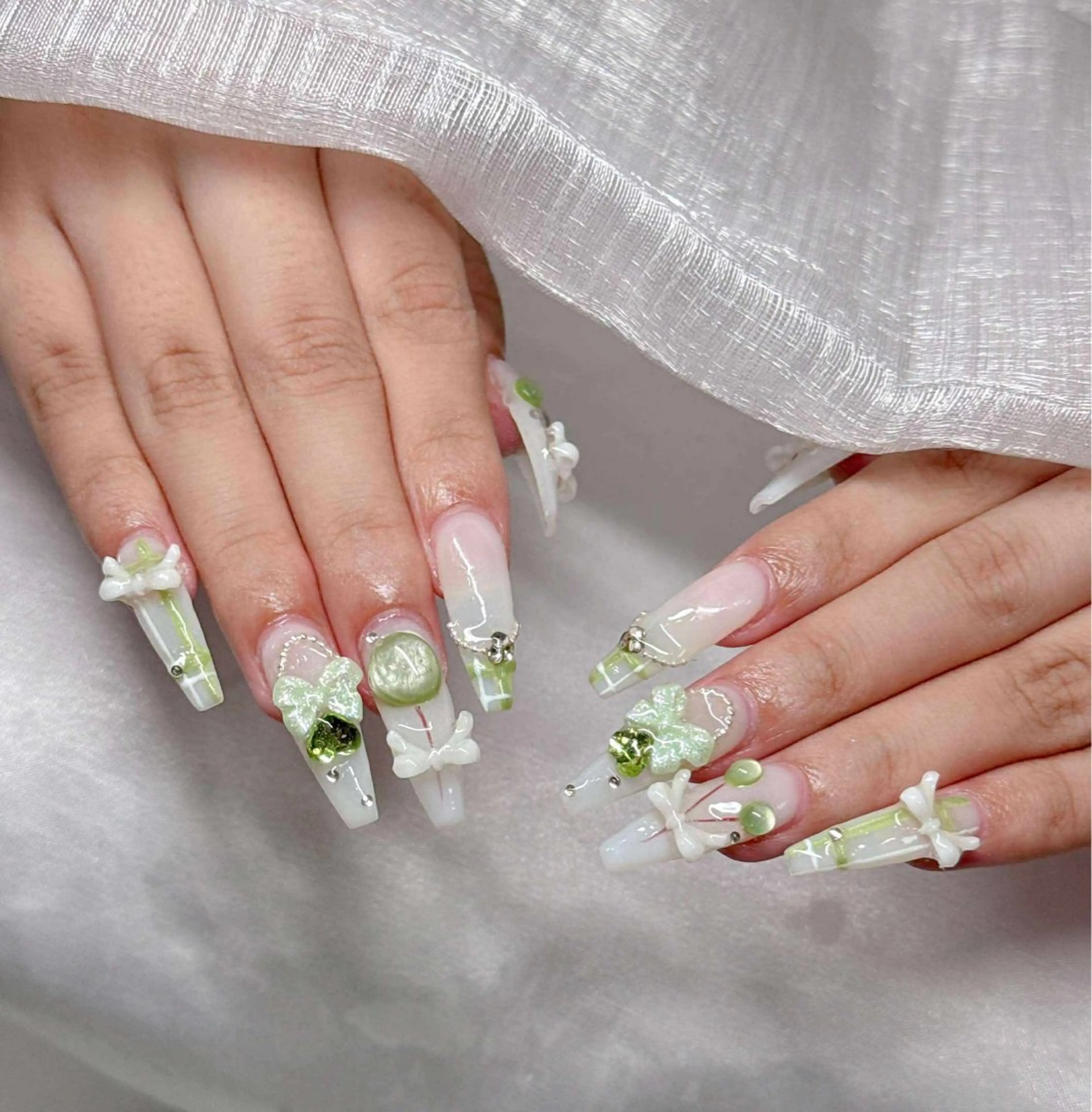 ネイル 長さ出し グラデーション 卒業式 キラキラネイル マグネットネイル ハンドネイル Lee Nailsのネイルデザイン