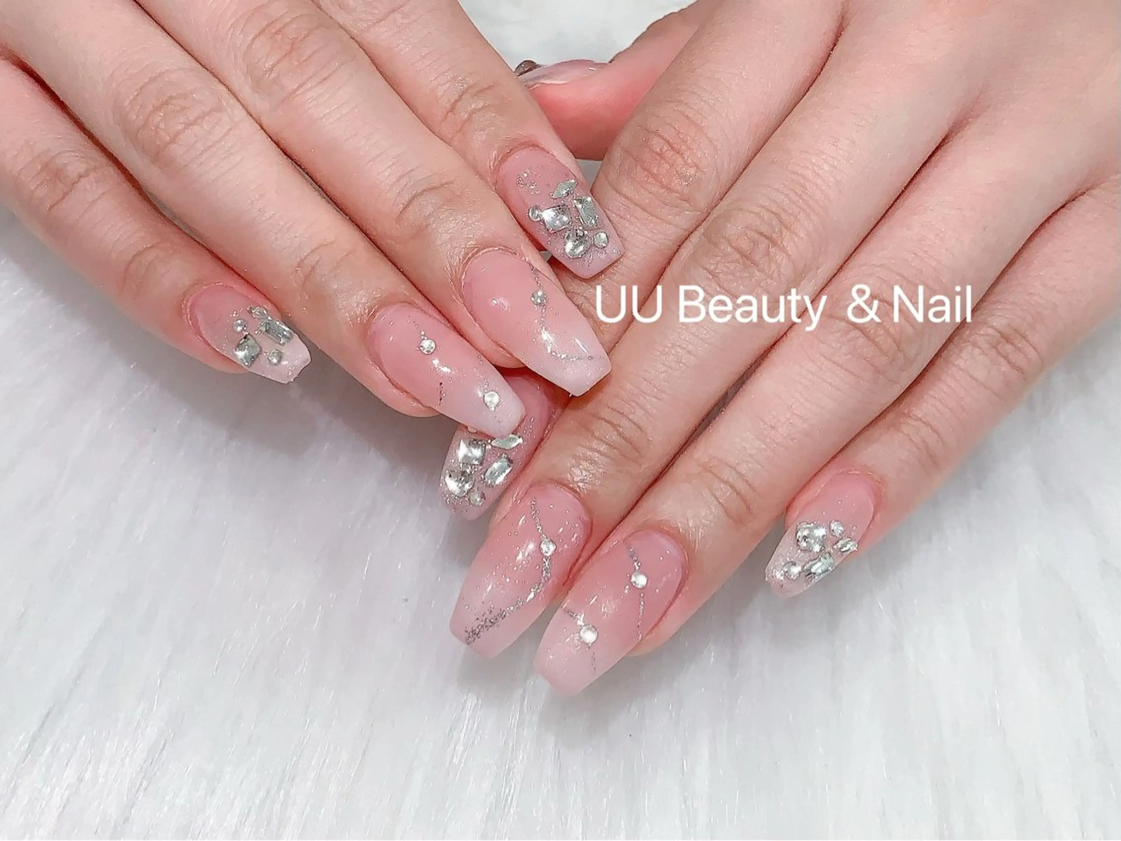 ネイル グラデーション キラキラネイル ラメ(グリッター) ラメグラデーション ピンク ハンドネイル ハンドケア UU Salon所属・UU ゆきのネイルデザイン