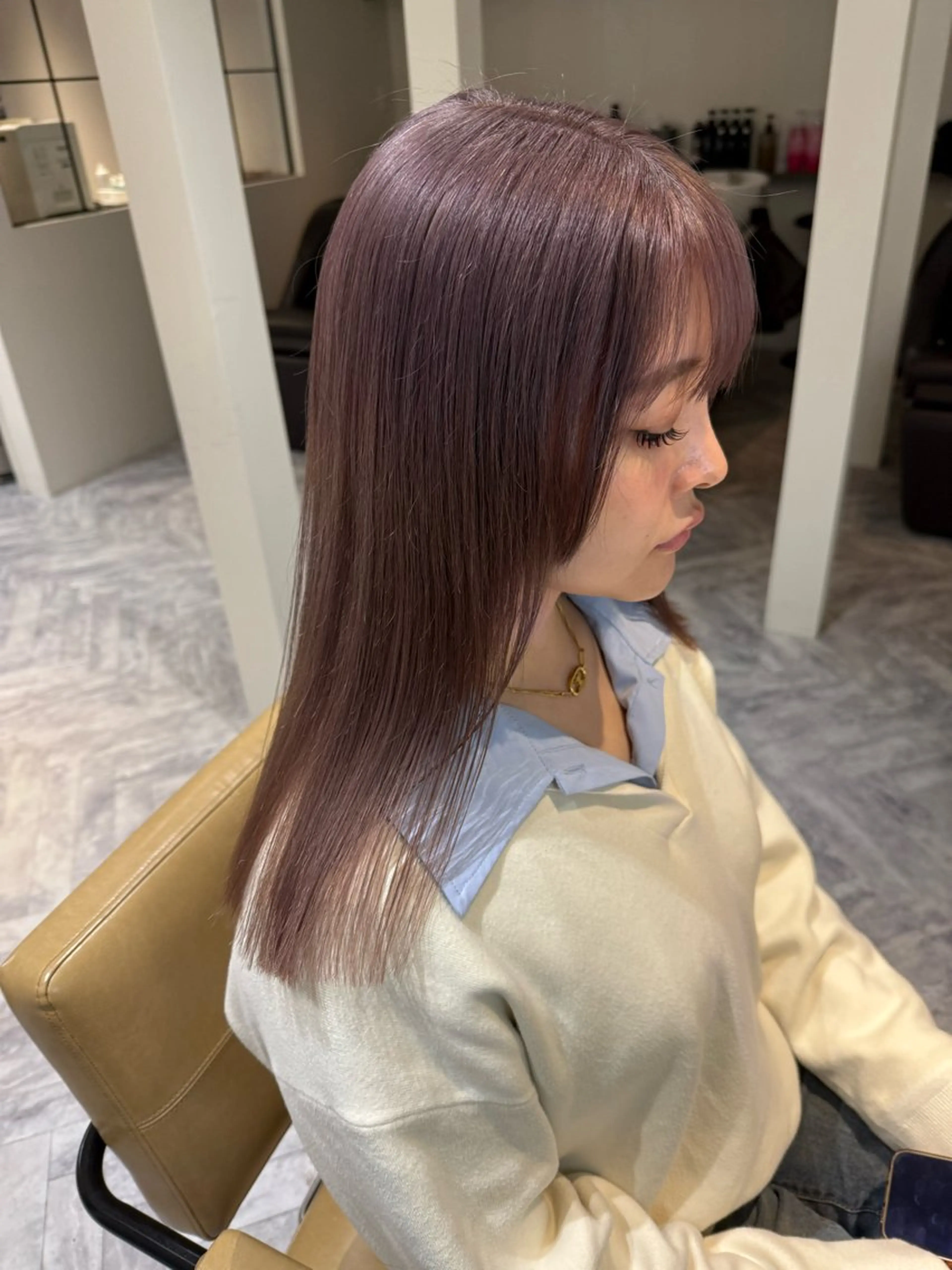 セミロング カラー ミルクティー× グレージュMOMOのヘアスタイル