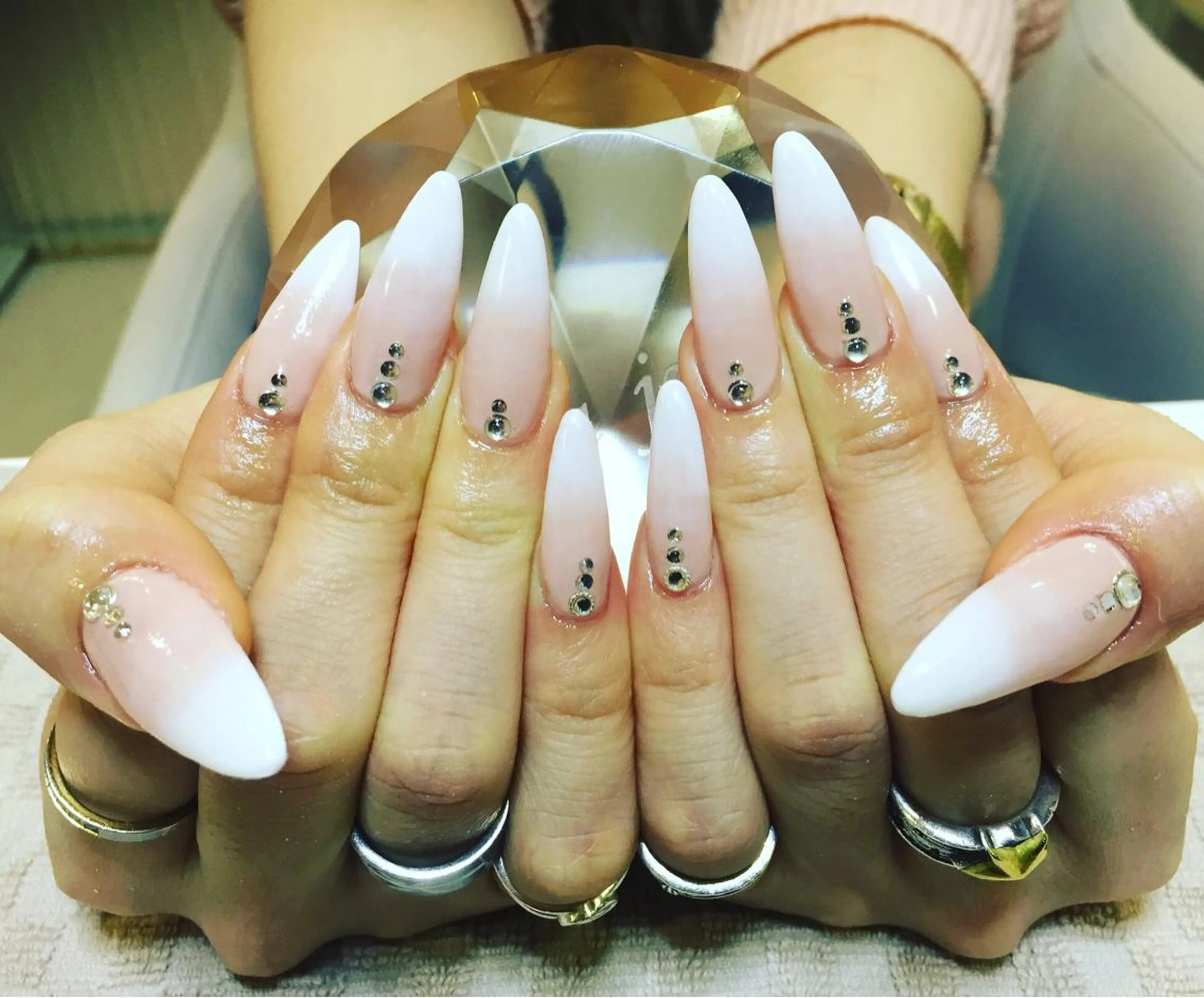 ネイル ストーンネイル Adite nailのネイルデザイン