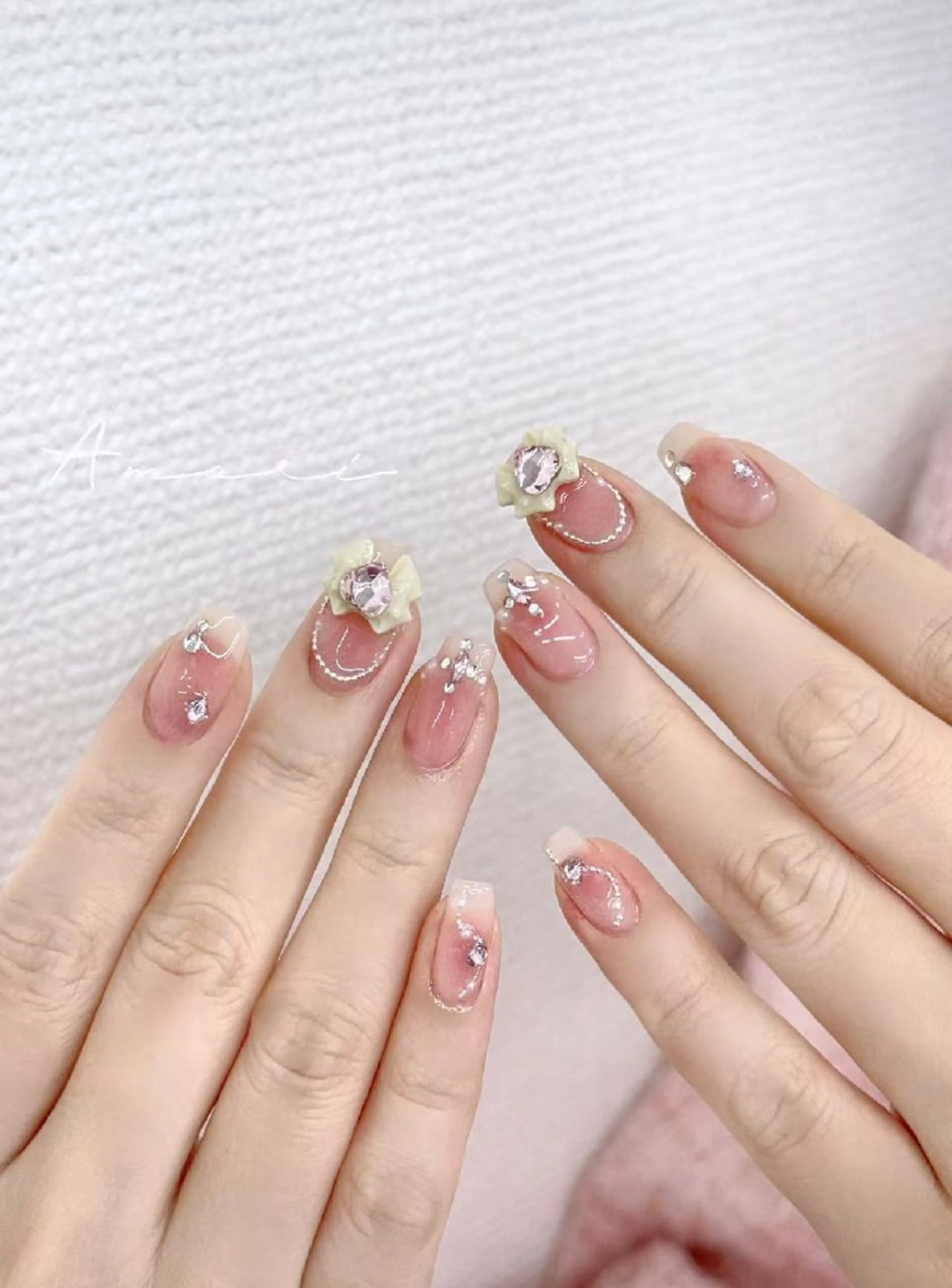 ネイル チークネイル ハンドネイル 佐藤 しおんのネイルデザイン